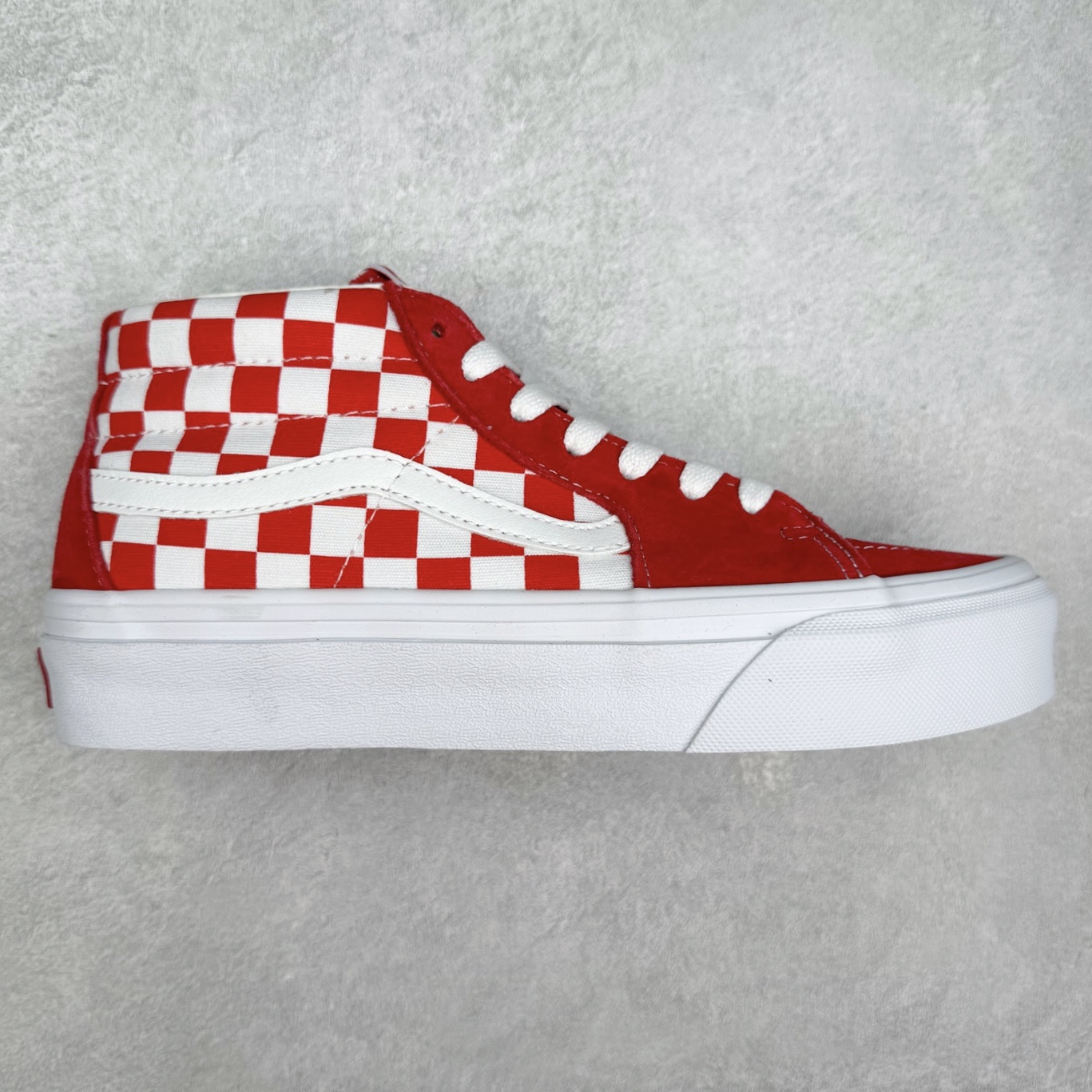 Vans Sk8-Mid 红白棋盘中帮 采用经典Sk8-Mid鞋型 金扣字母鞋带点缀增加复古属性 整体在鞋型和贴合度方面重塑鞋款 尺码:35 36 36.5 37 38 38.5 39 40 40.5 41 42 42.5 43 44-选品中心