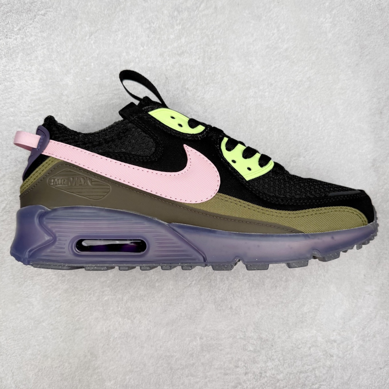 ＃MX版 NK Air MAX 90 气垫复古减震跑步鞋 DM0033-003 经典重温 独家陆续补货 外单专供大厂出品 品质稳定 一百余色 终端操作 Air Max 90于1990年推出 来自Air Max系列 在Air Max 1的基础上改进而得 增加了气垫面积 外型上也更为流线 最特別的就是加入了菱纹塑胶嵌板 为Air Max 90增添了许多潮流气息 皮革鞋面 造就出色耐穿性和支撑力 Max Air缓震配置搭配泡棉中底 令Air Max 90轻盈而舒适 华夫格橡胶外底 铸就Air Max 90非凡的抓地力 而Air Max 90不仅是一双跑鞋 它成功跨越了时间的演进 成为了球鞋文化与潮流圈中最熟为人知的鞋款之一 尺码：36 36.5 37.5 38 38.5 39 40 40.5 41 42 42.5 43 44 44.5 45-选品中心