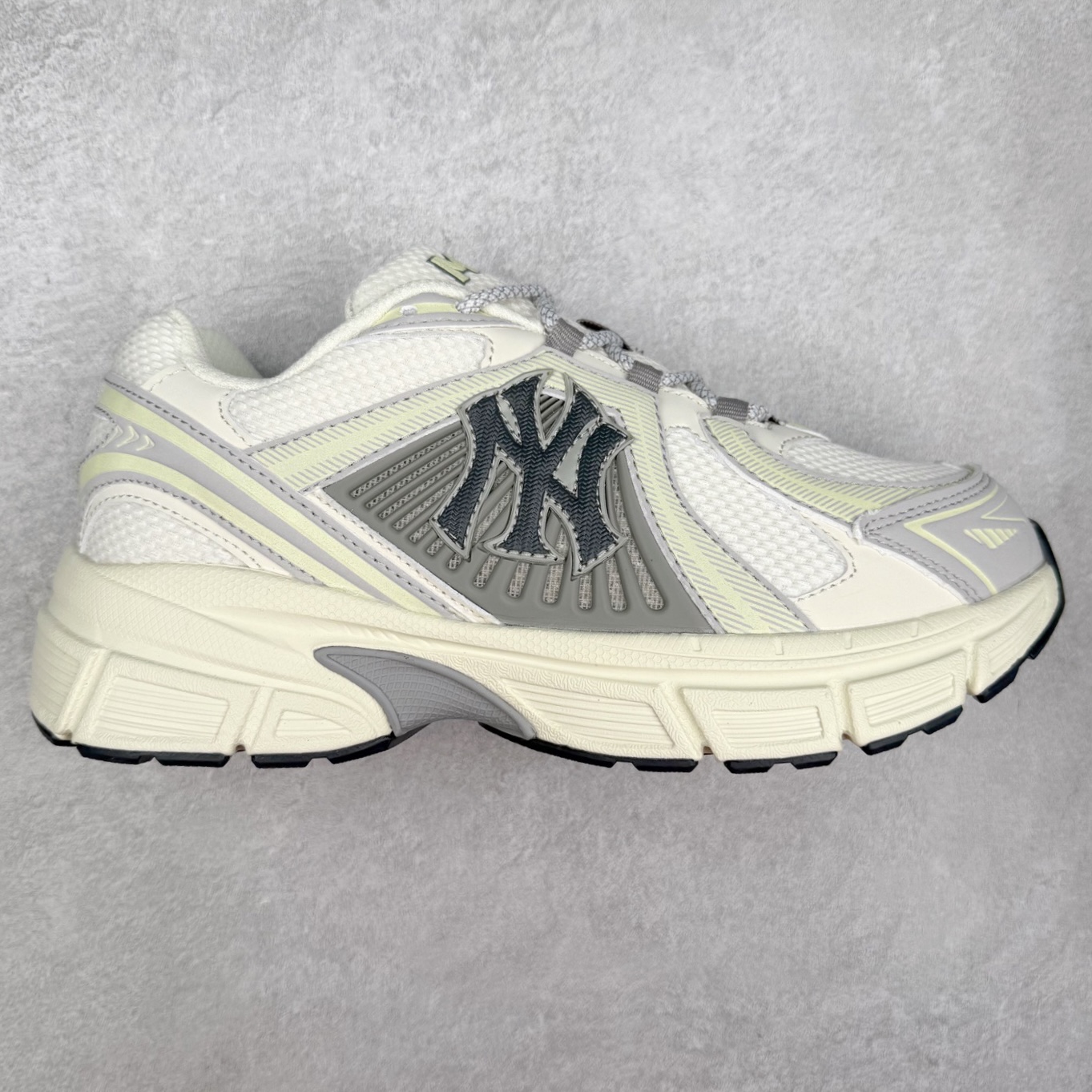 MLB TROPHY RUNNER 织物合成革 潮流时尚百搭复古撞色大Logo情侣运动网面 减震耐磨透气 低帮 生活休闲鞋 男女同款 实拍调校N版已经零色差零失真 百分百还原实物色彩所见即所得 不存在货不对板色差等低级问题 选购参考实物拍摄 不混卖不参货 只用心做好货严格选品 承诺混一赔十 尺码：36 36.5 37.5 38 38.5 39 40 40.5 41 42 42.5 43 44 44.5 45-选品中心