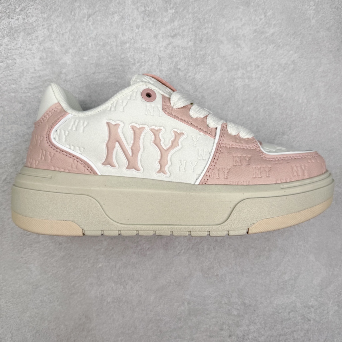 MLB Chunky Liner Basic 复古印花学长鞋系列低帮轻量增高厚底百搭休闲运动慢跑鞋板鞋 Korea韩国联名NY美国榄球纽约洋基队限定 韩国代购专供 全套原楦原纸板原厂数据开发 正确中底拉帮中底网布细节 平台代购专供 左脚内置芯片 韩国代购吊牌标贴 独家一比一RB+MD组合大底 高频后跟小人Logo精准对位立体饱满 正确网布加超迁鞋面 转印中底走线紧密 转印Logo工艺表层防刮不掉色 尺码：35 36 36.5 37.5 38 38.5 39 40 40.5 41 42 42.5 43 44 45-选品中心