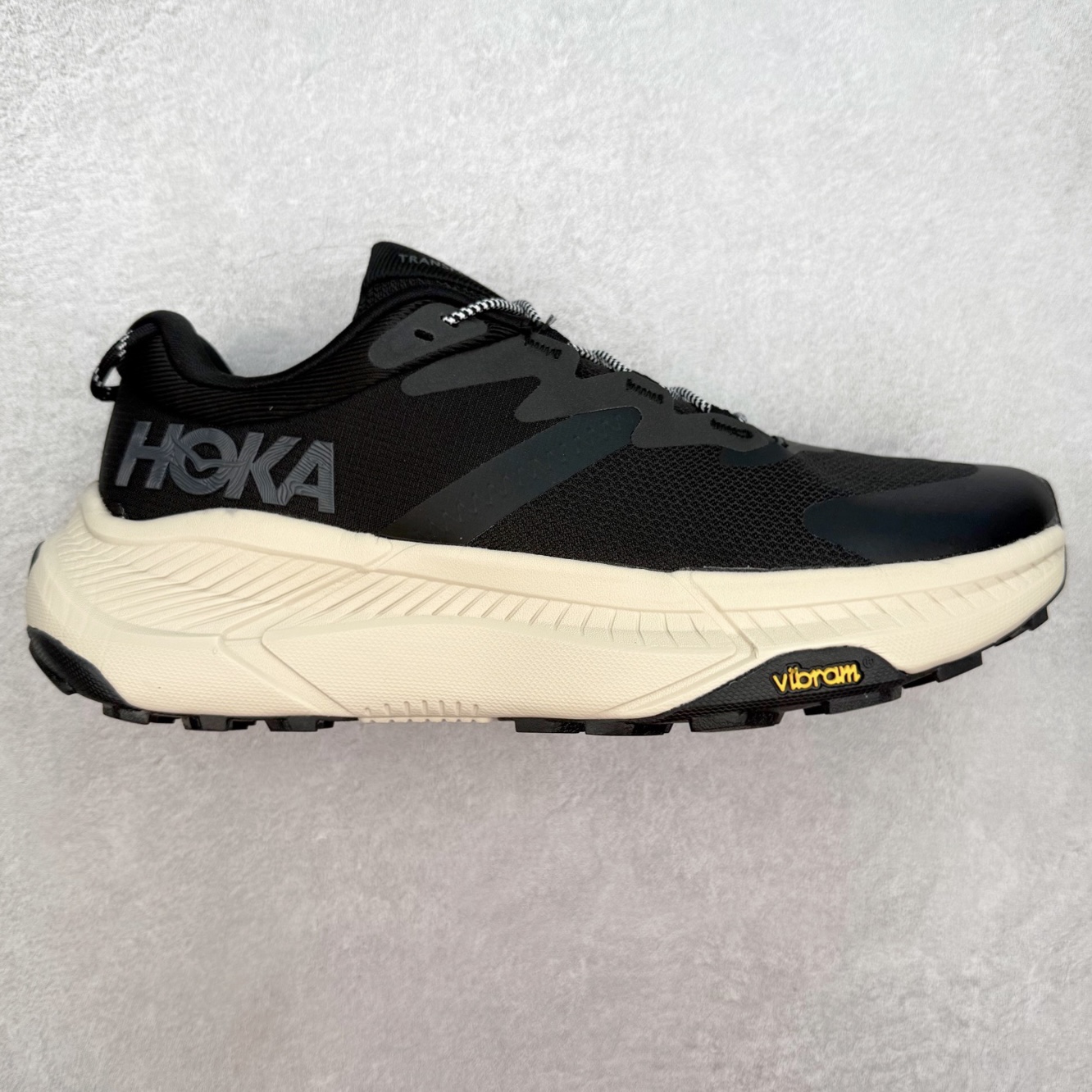 图片[8]-HOKA ONE ONE Transport GTX 圆头舒适防滑耐磨低帮徒步鞋 HOKA ONE ONE是来自美国的跑步鞋知名品牌，创立于2009年，始终致力于为所有跑者提供更新、更好的跑步装备。相比常规跑鞋，HOKA ONE ONE特别研发使用性能独特的几何形跑鞋中底，此种鞋底更厚、更高、回弹性也更好，除了卓越的缓冲性能，它还能內各种阶段的跑者带来更具动感、更加稳定的跑步体验。HOKAONE ONE从设计之初就清楚意识到，要保证跑者步幅的均匀一致，双脚自然而然的运动至关重要。尺码：36 36.5 37.5 38 38.5 39 40 40.5 41 42 42.5 43 44 44.5 45-选品中心