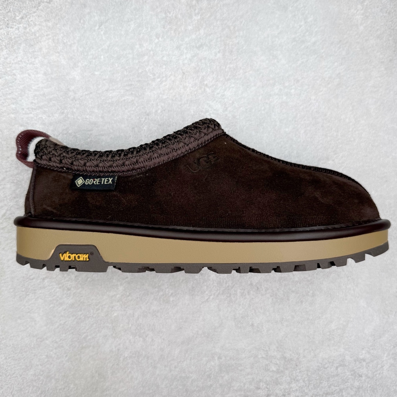 UGG 2790 经典秋冬羊皮毛一体雪地靴 隆丰A级澳洲进口羊皮毛一体 完全遵循ZP工艺流程 代工厂原厂版师 秉承无原鞋不开发选择 注重每一处细节 市面最正版型 TREADLITE\\\