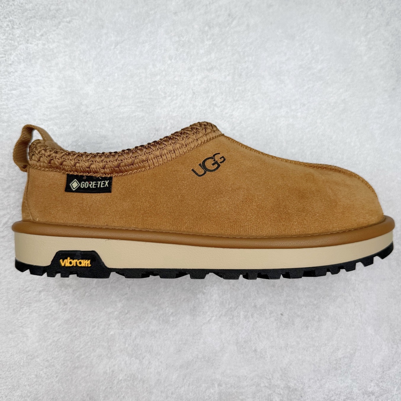 UGG 2790 经典秋冬羊皮毛一体雪地靴 隆丰A级澳洲进口羊皮毛一体 完全遵循ZP工艺流程 代工厂原厂版师 秉承无原鞋不开发选择 注重每一处细节 市面最正版型 TREADLITE\\\