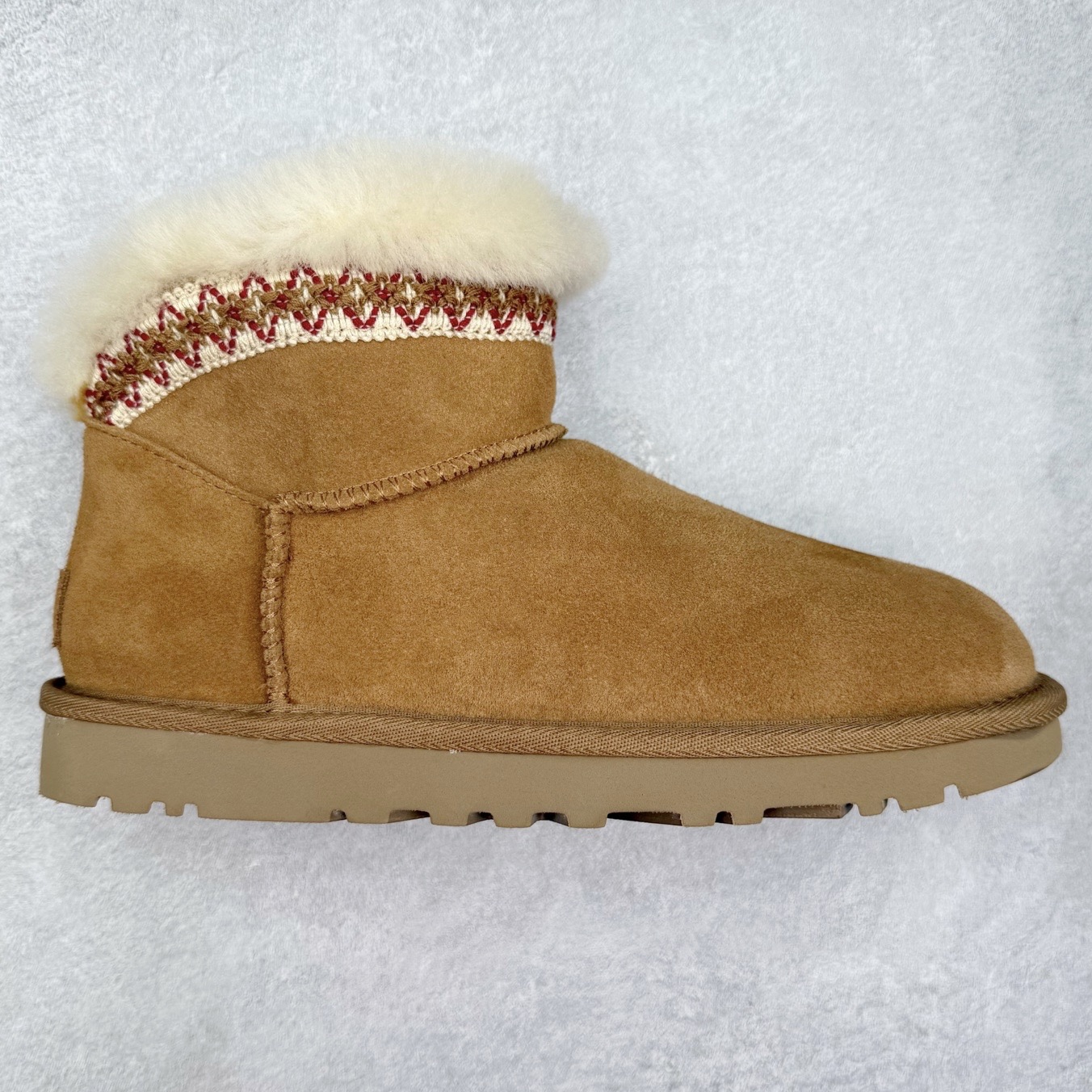 UGG 4496 经典秋冬羊皮毛一体雪地靴 隆丰A级澳洲进口羊皮毛一体 完全遵循ZP工艺流程 代工厂原厂版师 秉承无原鞋不开发选择 注重每一处细节 市面最正版型 TREADLITE\\\