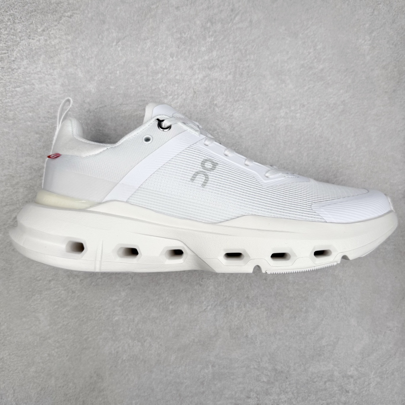 On昂跑 Cloudtilt X 4 系带减震耐磨低帮生活休闲鞋 此运动品牌 开创于2010年 缓震着陆、强效回弹、轻柔质感的设计构思始终是ON研制关键 与此同时基于“为全球提供革新性的跑步感受”信念 陆续推出了多款跑鞋及其以专业运动人体跑步工程学为设计关键的功能性跑步服饰设备 让跑者不费力气地畅快畅跑 尺码：36 36.5 37.5 38 38.5 39 40 40.5 41 42 42.5 43 44 44.5 45-选品中心