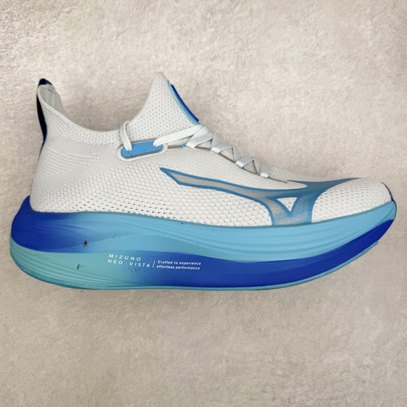 图片[5]-Mizuno Neo Vista Y2K柔软舒适减震耐磨支撑 低帮休闲跑步鞋 男女同款 美津浓（Mizuno）是日本美津浓株式会社于1906年创立的运动品牌，经过一个多世纪的不断努力现已成为世界著名的运动器具、服装和鞋类生产商。美津浓力求服务于各类运动项目，并竭力使运动生活更加愉快和振奋。产品种类齐全，覆盖几乎全部主要运动项目，达到30万多个品类。尺码：36 36.5 37.5 38 38.5 39 40 40.5 41 42 42.5 43 44 44.5 45-选品中心