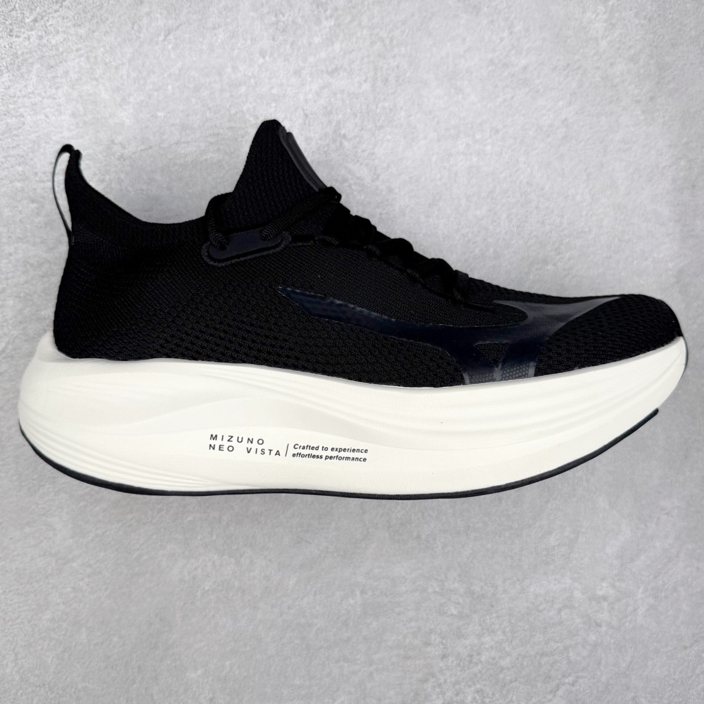 图片[4]-Mizuno Neo Vista Y2K柔软舒适减震耐磨支撑 低帮休闲跑步鞋 男女同款 美津浓（Mizuno）是日本美津浓株式会社于1906年创立的运动品牌，经过一个多世纪的不断努力现已成为世界著名的运动器具、服装和鞋类生产商。美津浓力求服务于各类运动项目，并竭力使运动生活更加愉快和振奋。产品种类齐全，覆盖几乎全部主要运动项目，达到30万多个品类。尺码：36 36.5 37.5 38 38.5 39 40 40.5 41 42 42.5 43 44 44.5 45-选品中心