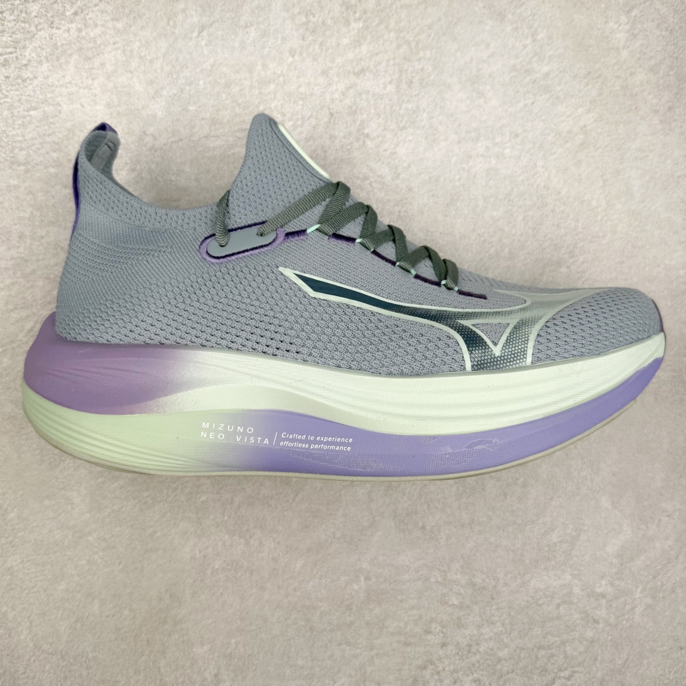 图片[7]-Mizuno Neo Vista Y2K柔软舒适减震耐磨支撑 低帮休闲跑步鞋 男女同款 美津浓（Mizuno）是日本美津浓株式会社于1906年创立的运动品牌，经过一个多世纪的不断努力现已成为世界著名的运动器具、服装和鞋类生产商。美津浓力求服务于各类运动项目，并竭力使运动生活更加愉快和振奋。产品种类齐全，覆盖几乎全部主要运动项目，达到30万多个品类。尺码：36 36.5 37.5 38 38.5 39 40 40.5 41 42 42.5 43 44 44.5 45-选品中心
