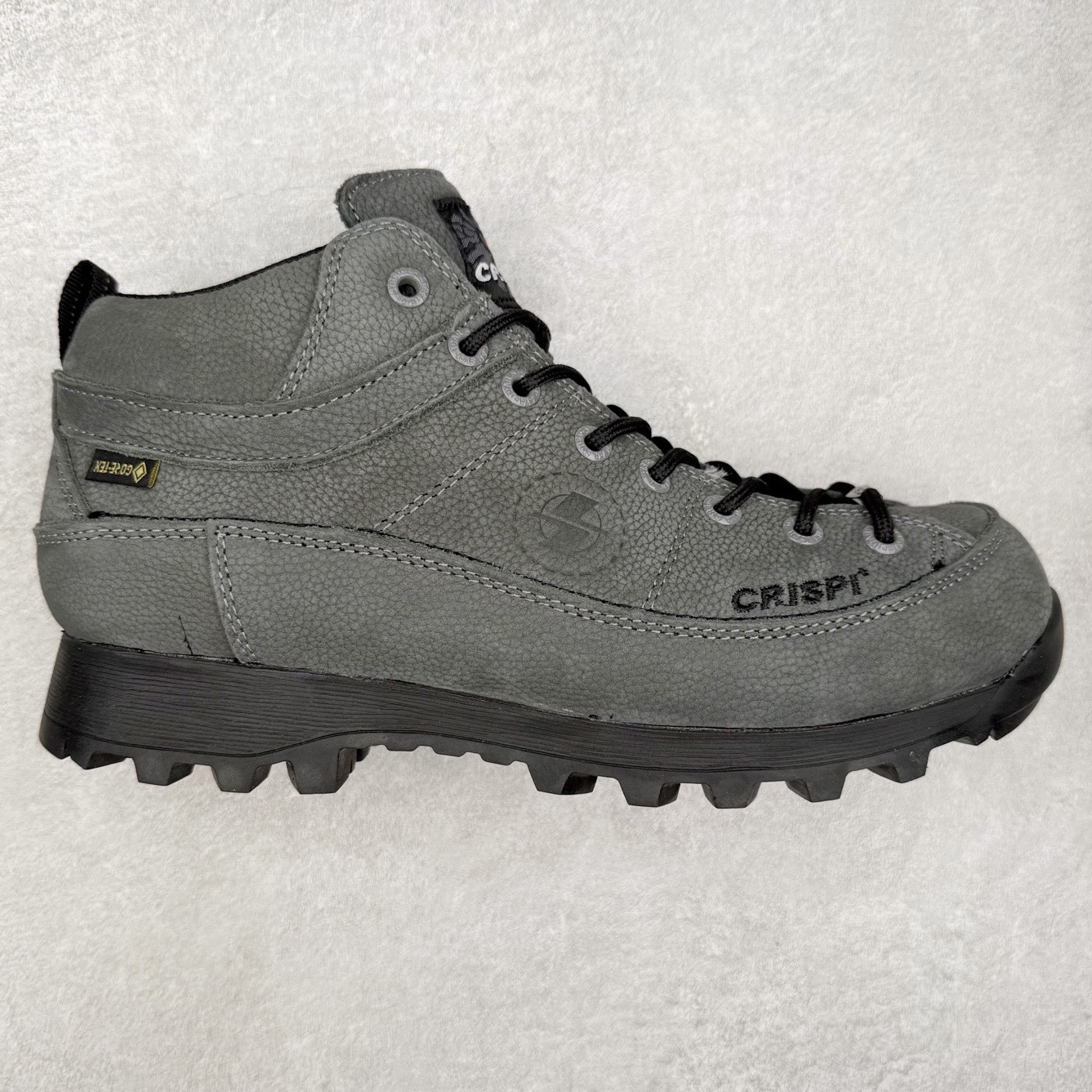 CRISPI Monaco 摩纳哥 GTX 登山耐磨防水中帮 户外功能鞋 CRISPI是一款登山鞋品牌，公司依靠的是对于制鞋与传统工艺从未抹灭的热情与热爱。时不时都在回顾与反思一路走过的路并且朝向新目标前进，这也是一直坚信着获得成功的关键。在未来的道路上将会不断重复温故与知新，永无止境的继续成长下去。CRISPI一直坚信着，必须充分了解客户的需求，保持着对于客户需求的前瞻性才能提供给客户“舒适零磨合”、耐用的鞋靴。CRISPI的研发团队与制鞋工匠每天密切合作，在传统制鞋工艺中融入创新的解决方案，为客户提供穿着体验。尺码：36 37 38 39 40 41 42 43 44 45-选品中心