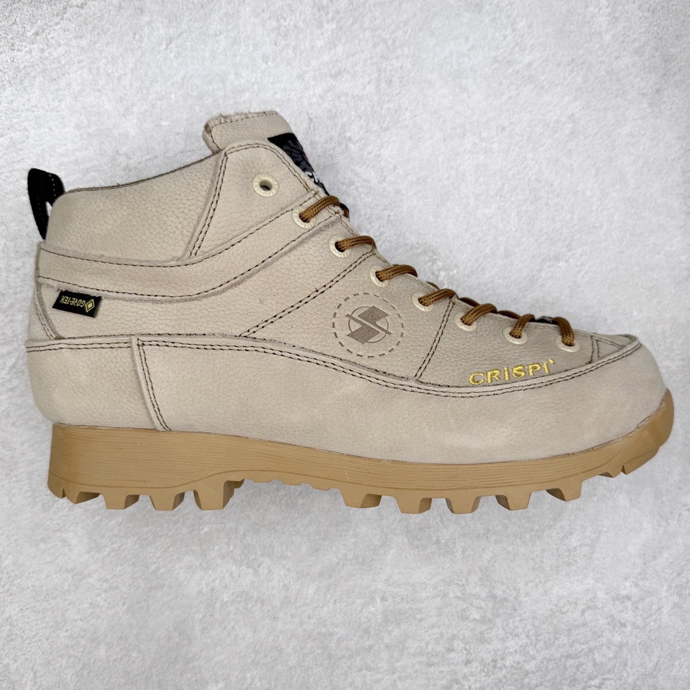 CRISPI Monaco 摩纳哥 GTX 登山耐磨防水中帮 户外功能鞋 CRISPI是一款登山鞋品牌，公司依靠的是对于制鞋与传统工艺从未抹灭的热情与热爱。时不时都在回顾与反思一路走过的路并且朝向新目标前进，这也是一直坚信着获得成功的关键。在未来的道路上将会不断重复温故与知新，永无止境的继续成长下去。CRISPI一直坚信着，必须充分了解客户的需求，保持着对于客户需求的前瞻性才能提供给客户“舒适零磨合”、耐用的鞋靴。CRISPI的研发团队与制鞋工匠每天密切合作，在传统制鞋工艺中融入创新的解决方案，为客户提供穿着体验。尺码：36 37 38 39 40 41 42 43 44 45-选品中心