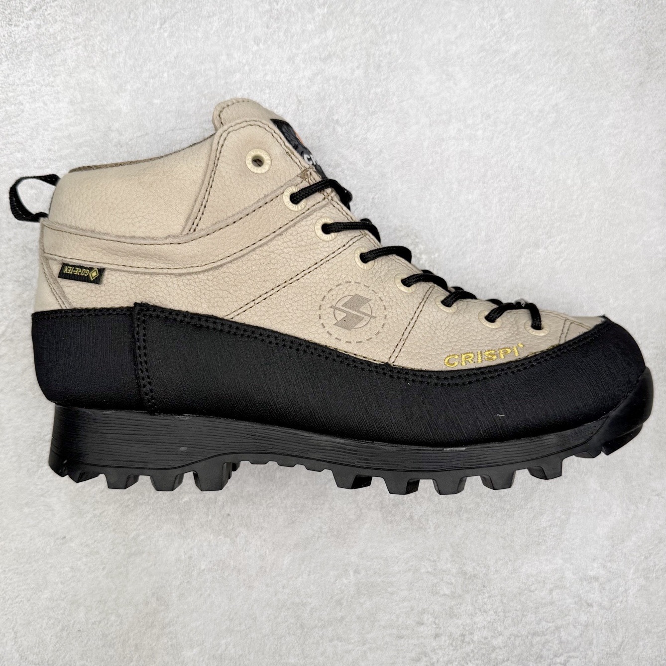 CRISPI Monaco 摩纳哥 GTX 登山耐磨防水中帮 户外功能鞋 CRISPI是一款登山鞋品牌，公司依靠的是对于制鞋与传统工艺从未抹灭的热情与热爱。时不时都在回顾与反思一路走过的路并且朝向新目标前进，这也是一直坚信着获得成功的关键。在未来的道路上将会不断重复温故与知新，永无止境的继续成长下去。CRISPI一直坚信着，必须充分了解客户的需求，保持着对于客户需求的前瞻性才能提供给客户“舒适零磨合”、耐用的鞋靴。CRISPI的研发团队与制鞋工匠每天密切合作，在传统制鞋工艺中融入创新的解决方案，为客户提供穿着体验。尺码：36 37 38 39 40 41 42 43 44 45-选品中心