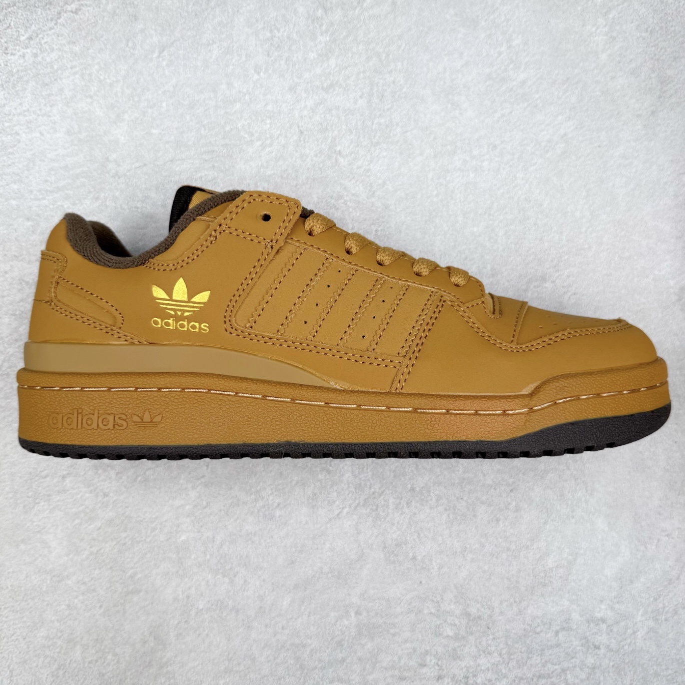 ＃福利特价 AD Forum 84 Low OG 低帮百搭潮流休闲运动板鞋 以复古篮球鞋的外形为基础 采用皮革拼接 简约百搭 更加贴合舒适 中底内侧网格造型起到点睛之笔 外底橡胶 更显复古 尺码：36 36.5 37.5 38 38.5 39 40 40.5 41 42 42.5 43 44 44.5 45-选品中心