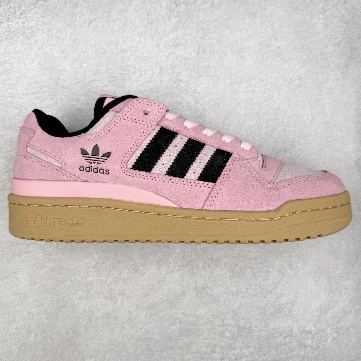 ＃福利特价 AD Forum 84 Low OG 低帮百搭潮流休闲运动板鞋 以复古篮球鞋的外形为基础 采用皮革拼接 简约百搭 更加贴合舒适 中底内侧网格造型起到点睛之笔 外底橡胶 更显复古 尺码：36 36.5 37.5 38 38.5 39 40 40.5 41 42 42.5 43 44 44.5 45-选品中心