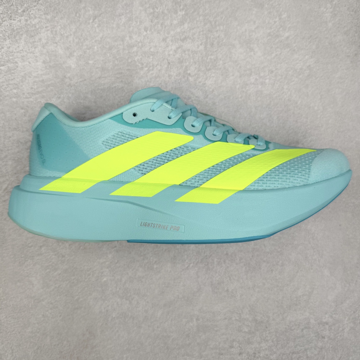 AD Adizero EVO SL 马拉松竞速专业跑鞋 CELERMESH针织网面非常轻薄 纤维间的缝隙很大 可以保证跑步时的透气、排汗效果 鞋舌直接与两侧的内衬和鞋底连接在一起 在跑步过程中不会被鞋舌的左右移动所困扰 在标准鞋带孔的基础上再拓宽一组鞋带孔 适合不同脚型的需求 突破性 EnergyRods 技术，有助于跑者实现更好的成绩 中底独特的LIGHTSTRIKE PRO泡棉材质 微弹感觉在跑步过程中给予了良好的支撑体验 对于顶级精英和高水平进阶跑者来说 ADIOS PRO是一双值得信赖的竞速比赛用鞋 尺码：36 36.5 37.5 38 38.5 39 40 40.5 41 42 42.5 43 44 44.5 45-选品中心