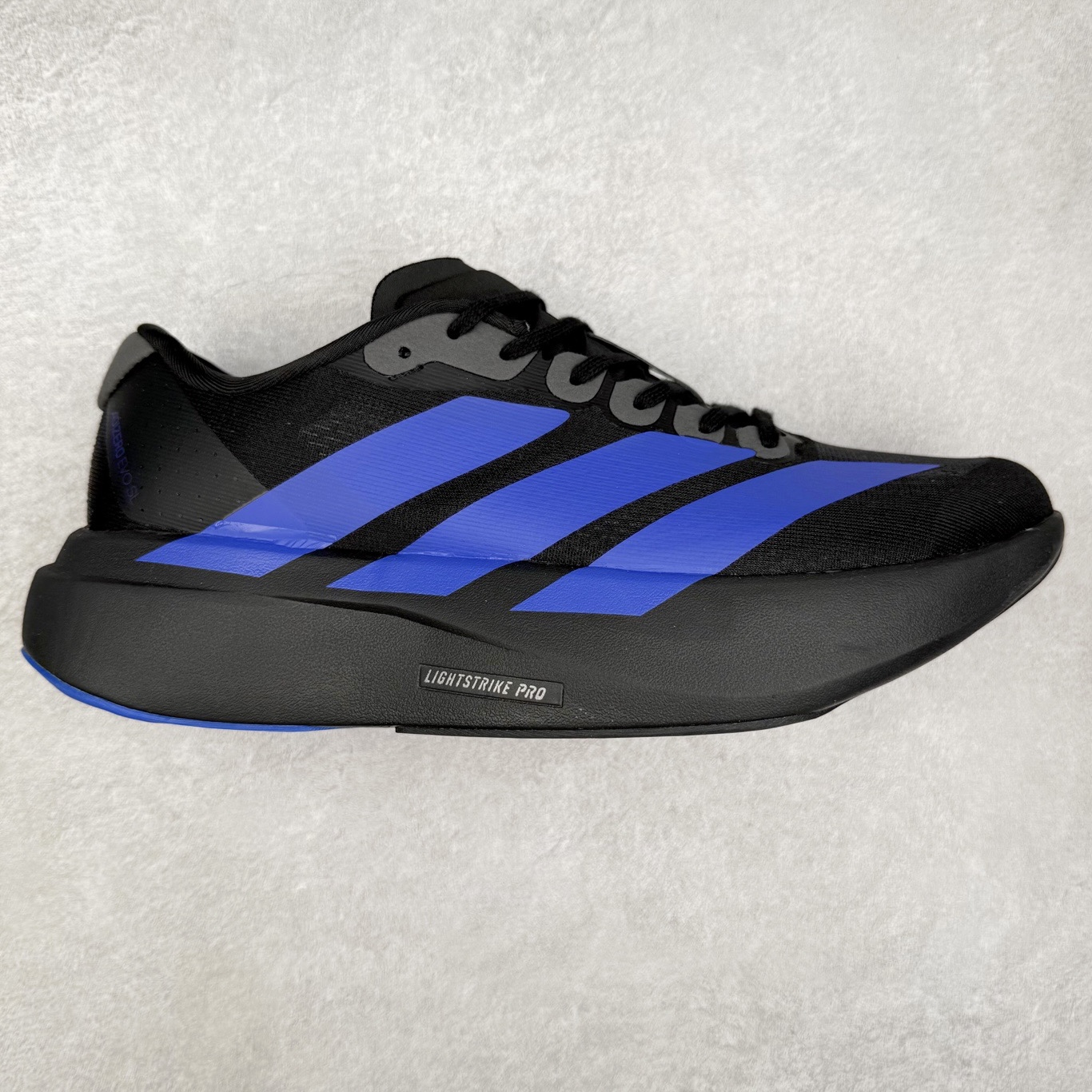 AD Adizero EVO SL 马拉松竞速专业跑鞋 CELERMESH针织网面非常轻薄 纤维间的缝隙很大 可以保证跑步时的透气、排汗效果 鞋舌直接与两侧的内衬和鞋底连接在一起 在跑步过程中不会被鞋舌的左右移动所困扰 在标准鞋带孔的基础上再拓宽一组鞋带孔 适合不同脚型的需求 突破性 EnergyRods 技术，有助于跑者实现更好的成绩 中底独特的LIGHTSTRIKE PRO泡棉材质 微弹感觉在跑步过程中给予了良好的支撑体验 对于顶级精英和高水平进阶跑者来说 ADIOS PRO是一双值得信赖的竞速比赛用鞋 尺码：36 36.5 37.5 38 38.5 39 40 40.5 41 42 42.5 43 44 44.5 45-选品中心