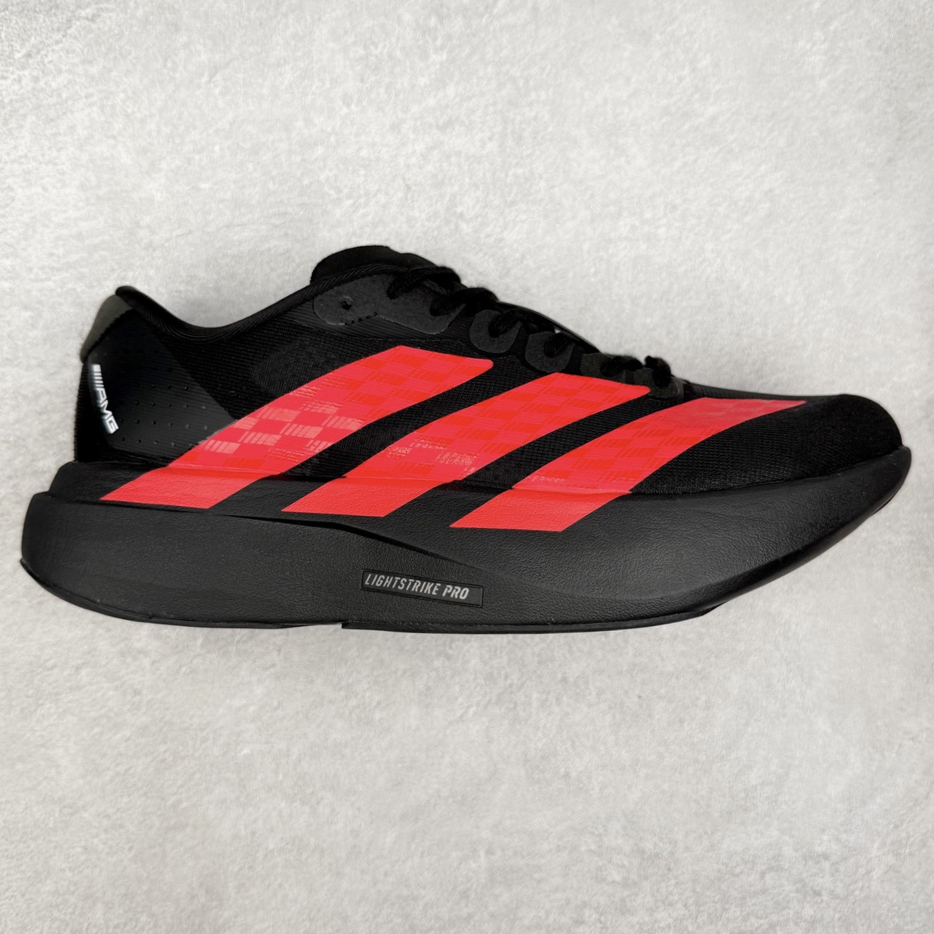 AD Adizero EVO SL 马拉松竞速专业跑鞋 CELERMESH针织网面非常轻薄 纤维间的缝隙很大 可以保证跑步时的透气、排汗效果 鞋舌直接与两侧的内衬和鞋底连接在一起 在跑步过程中不会被鞋舌的左右移动所困扰 在标准鞋带孔的基础上再拓宽一组鞋带孔 适合不同脚型的需求 突破性 EnergyRods 技术，有助于跑者实现更好的成绩 中底独特的LIGHTSTRIKE PRO泡棉材质 微弹感觉在跑步过程中给予了良好的支撑体验 对于顶级精英和高水平进阶跑者来说 ADIOS PRO是一双值得信赖的竞速比赛用鞋 尺码：36 36.5 37.5 38 38.5 39 40 40.5 41 42 42.5 43 44 44.5 45-选品中心