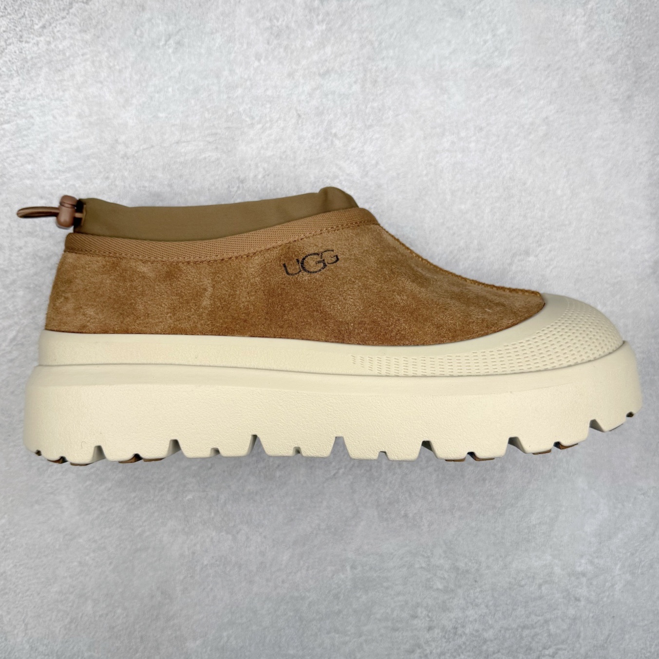 UGG 4096 M Tasman Weather Hybrid 塔斯曼混合系列低帮厚底轻量休闲运动鞋 UGG 2024秋冬新品 机能撞色王一博代言热门大爆款！包头套脚低帮 进口隆丰一级羊皮毛一体 代购专供品质 高弹Modern中底 外置防滑大底 套脚抽绳设计 穿脱十分方便 采用TPU模压定型翻毛皮鞋面材质#选用17毫米UGGPURE™ 植入式羊毛里衬与可拆卸的UGGPURE™ 植入式羊毛鞋垫#包头式EVA轻翼科技外底防滑,耐磨性和良好的弹性❗ 尺码：36/45-选品中心