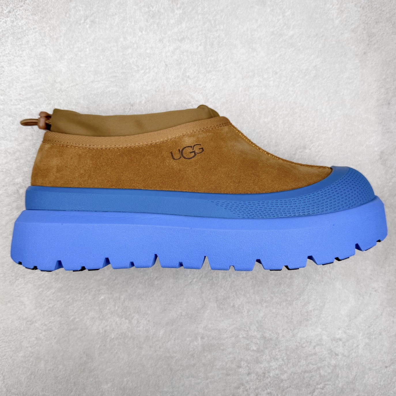 UGG 4096 M Tasman Weather Hybrid 塔斯曼混合系列低帮厚底轻量休闲运动鞋 UGG 2024秋冬新品 机能撞色王一博代言热门大爆款！包头套脚低帮 进口隆丰一级羊皮毛一体 代购专供品质 高弹Modern中底 外置防滑大底 套脚抽绳设计 穿脱十分方便 采用TPU模压定型翻毛皮鞋面材质#选用17毫米UGGPURE™ 植入式羊毛里衬与可拆卸的UGGPURE™ 植入式羊毛鞋垫#包头式EVA轻翼科技外底防滑,耐磨性和良好的弹性❗ 尺码：36/45-选品中心