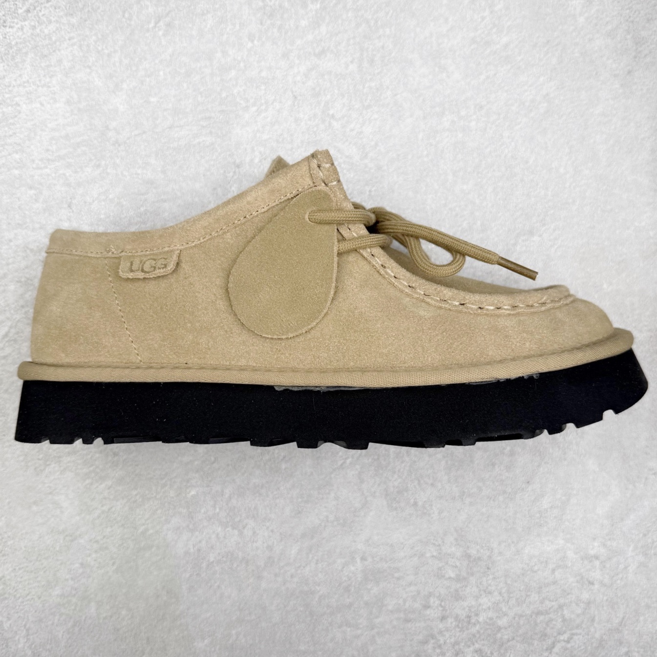 UGG 0891 秋冬羊皮毛一体雪地靴袋鼠鞋 全鞋采用ZP同厂 隆丰A级澳洲进口羊皮毛一体 品牌代工厂生产线 完全遵循ZP工艺流程 代工厂原厂版师 秉承无原鞋不开发选择 注重每一处细节 市面最正版型 TREADLITE\\\