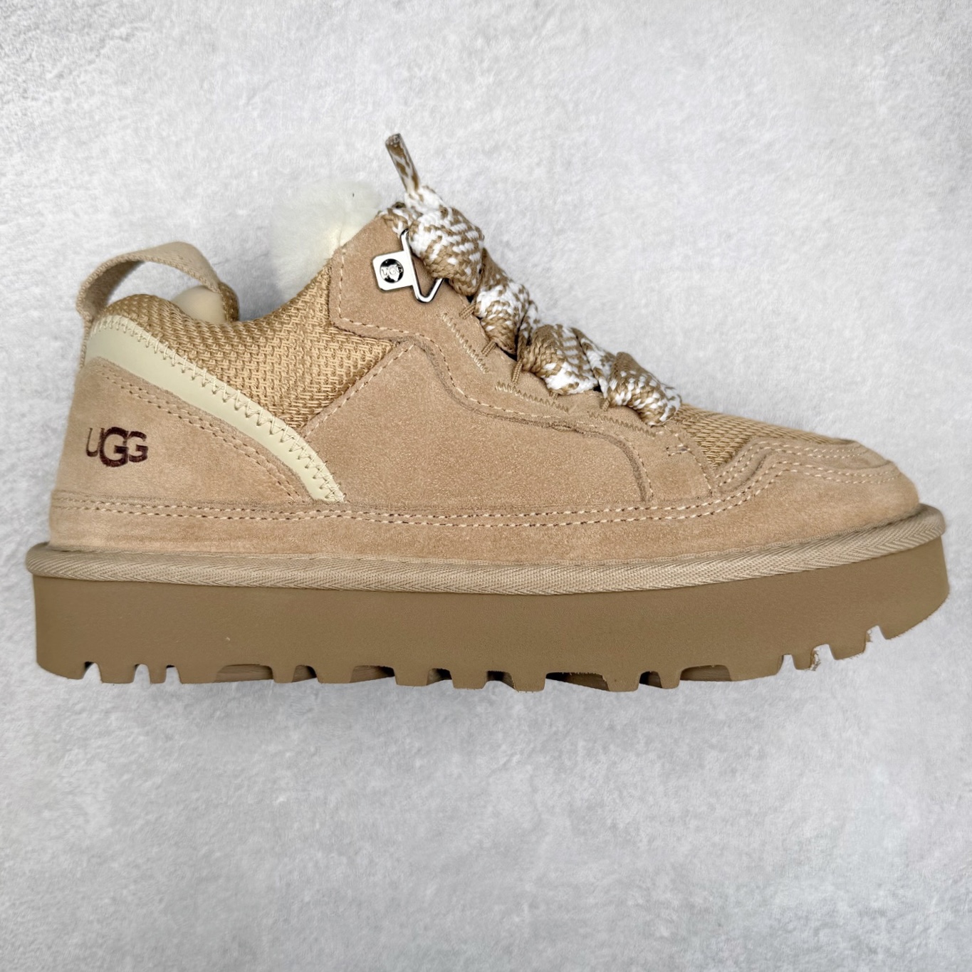 UGG 4032 梅尔秋冬羊皮毛一体雪地靴 全鞋采用ZP同厂 隆丰A级澳洲进口羊皮毛一体 品牌代工厂生产线 完全遵循ZP工艺流程 代工厂原厂版师 秉承无原鞋不开发选择 注重每一处细节 市面最正版型 TREADLITE\\\