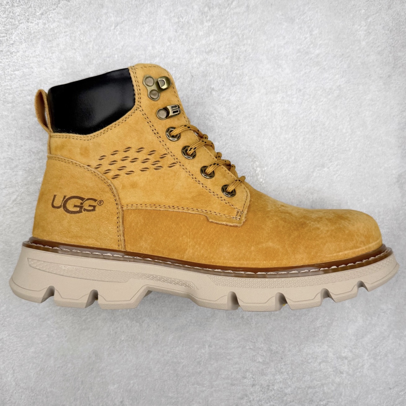 UGG 秋冬新品男士中帮休闲马丁靴系列 广东大厂品质 25ss秋冬新款 时尚潮流搭配 面料釆用意大利进口磨砂牛皮 全鞋真牛皮材料 大底到五金都是代工厂原材料制作 好货不杀猪 首单质量严格把控 全套官网统一包装 今年冬季防寒户外专用产品 日常随意搭配 型男必备‼美国轻奢品牌【UGG】Tasman Weather Hybrid 塔斯曼混合系列中帮轻量休闲马丁靴“ 尺码：39-44（比运动鞋大一码）-选品中心
