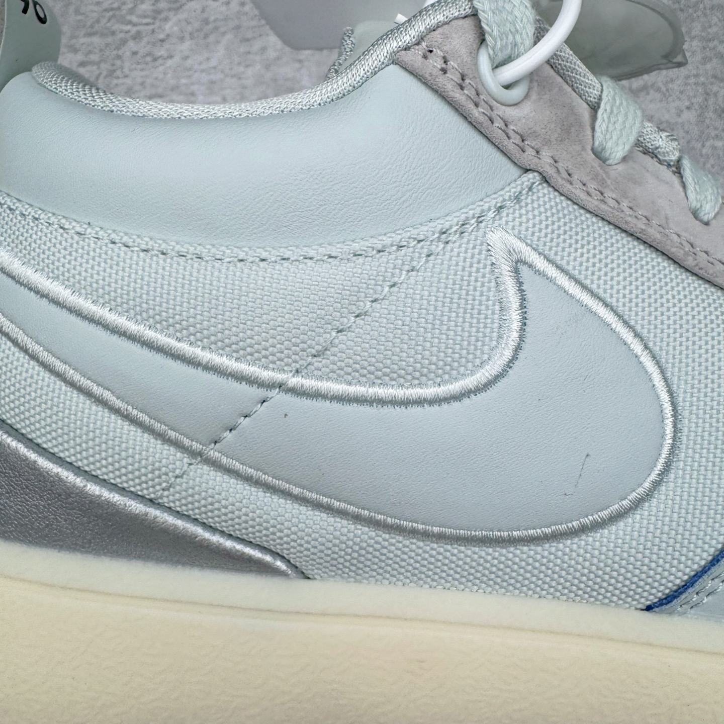 图片[17]-＃灭世/Max NK Book 1 Devin Booker 德文·布克一代男子实战篮球鞋 刮刮乐白蓝 IH0891-001 灭世纯原革新出货‼️缓震配置独家革新！实战属性直接拉满👊🏻实战 天花板上限再度提升！实战亲测-性能体验吊打国产同价位鞋款（为满足海外市场 布克一代最大尺码为47.5） ⚫️增配前掌鹅蛋ZOOM ➕抗扭片➕后掌马蹄ZOOM气垫（正品仅配置后掌zoom气垫） ⚫️采用科比4代鞋楦以及龙骨数据打造！小科4实至名归！（完美解决正品压脚趾问题） ⚫️鞋身➕鞋头增配高频补强层，提升鞋头以及脚踝支撑性 ⚫️鞋垫采用科比4代元年高弹缓震垫材质-磨合一场直接贴合脚型☑️ ⚫️外底加厚2mm，wow10止滑配方，无需磨合，抓地性能原地起飞 最强布克一代有且只在灭世纯原（支持市场任意货品正面PK） 真材实料，肉眼可见！革新升级绝非空穴来风！灭世纯原内外兼修，用态度诠释实战新篇章👊🏻 Book 1 尺码 39-47.5-选品中心