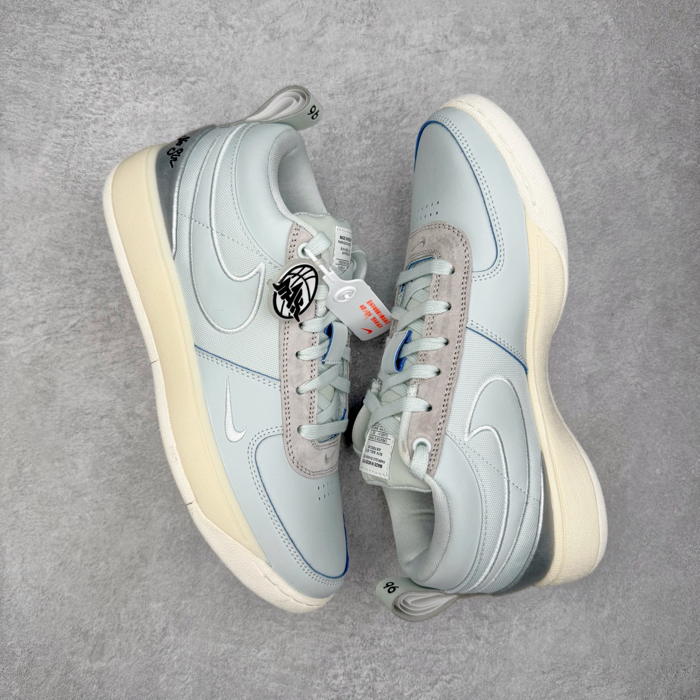 图片[3]-＃灭世/Max NK Book 1 Devin Booker 德文·布克一代男子实战篮球鞋 刮刮乐白蓝 IH0891-001 灭世纯原革新出货‼️缓震配置独家革新！实战属性直接拉满👊🏻实战 天花板上限再度提升！实战亲测-性能体验吊打国产同价位鞋款（为满足海外市场 布克一代最大尺码为47.5） ⚫️增配前掌鹅蛋ZOOM ➕抗扭片➕后掌马蹄ZOOM气垫（正品仅配置后掌zoom气垫） ⚫️采用科比4代鞋楦以及龙骨数据打造！小科4实至名归！（完美解决正品压脚趾问题） ⚫️鞋身➕鞋头增配高频补强层，提升鞋头以及脚踝支撑性 ⚫️鞋垫采用科比4代元年高弹缓震垫材质-磨合一场直接贴合脚型☑️ ⚫️外底加厚2mm，wow10止滑配方，无需磨合，抓地性能原地起飞 最强布克一代有且只在灭世纯原（支持市场任意货品正面PK） 真材实料，肉眼可见！革新升级绝非空穴来风！灭世纯原内外兼修，用态度诠释实战新篇章👊🏻 Book 1 尺码 39-47.5-选品中心