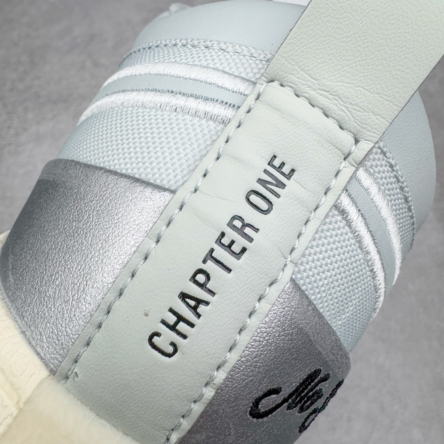 图片[15]-＃灭世/Max NK Book 1 Devin Booker 德文·布克一代男子实战篮球鞋 刮刮乐白蓝 IH0891-001 灭世纯原革新出货‼️缓震配置独家革新！实战属性直接拉满👊🏻实战 天花板上限再度提升！实战亲测-性能体验吊打国产同价位鞋款（为满足海外市场 布克一代最大尺码为47.5） ⚫️增配前掌鹅蛋ZOOM ➕抗扭片➕后掌马蹄ZOOM气垫（正品仅配置后掌zoom气垫） ⚫️采用科比4代鞋楦以及龙骨数据打造！小科4实至名归！（完美解决正品压脚趾问题） ⚫️鞋身➕鞋头增配高频补强层，提升鞋头以及脚踝支撑性 ⚫️鞋垫采用科比4代元年高弹缓震垫材质-磨合一场直接贴合脚型☑️ ⚫️外底加厚2mm，wow10止滑配方，无需磨合，抓地性能原地起飞 最强布克一代有且只在灭世纯原（支持市场任意货品正面PK） 真材实料，肉眼可见！革新升级绝非空穴来风！灭世纯原内外兼修，用态度诠释实战新篇章👊🏻 Book 1 尺码 39-47.5-选品中心