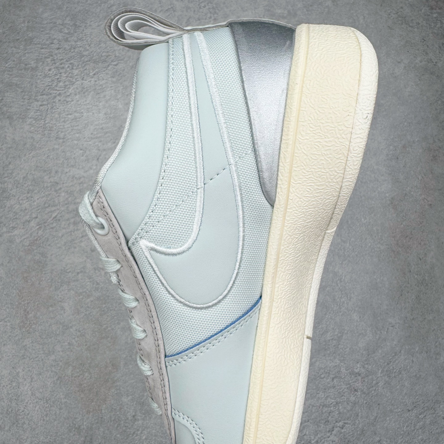 图片[7]-＃灭世/Max NK Book 1 Devin Booker 德文·布克一代男子实战篮球鞋 刮刮乐白蓝 IH0891-001 灭世纯原革新出货‼️缓震配置独家革新！实战属性直接拉满👊🏻实战 天花板上限再度提升！实战亲测-性能体验吊打国产同价位鞋款（为满足海外市场 布克一代最大尺码为47.5） ⚫️增配前掌鹅蛋ZOOM ➕抗扭片➕后掌马蹄ZOOM气垫（正品仅配置后掌zoom气垫） ⚫️采用科比4代鞋楦以及龙骨数据打造！小科4实至名归！（完美解决正品压脚趾问题） ⚫️鞋身➕鞋头增配高频补强层，提升鞋头以及脚踝支撑性 ⚫️鞋垫采用科比4代元年高弹缓震垫材质-磨合一场直接贴合脚型☑️ ⚫️外底加厚2mm，wow10止滑配方，无需磨合，抓地性能原地起飞 最强布克一代有且只在灭世纯原（支持市场任意货品正面PK） 真材实料，肉眼可见！革新升级绝非空穴来风！灭世纯原内外兼修，用态度诠释实战新篇章👊🏻 Book 1 尺码 39-47.5-选品中心