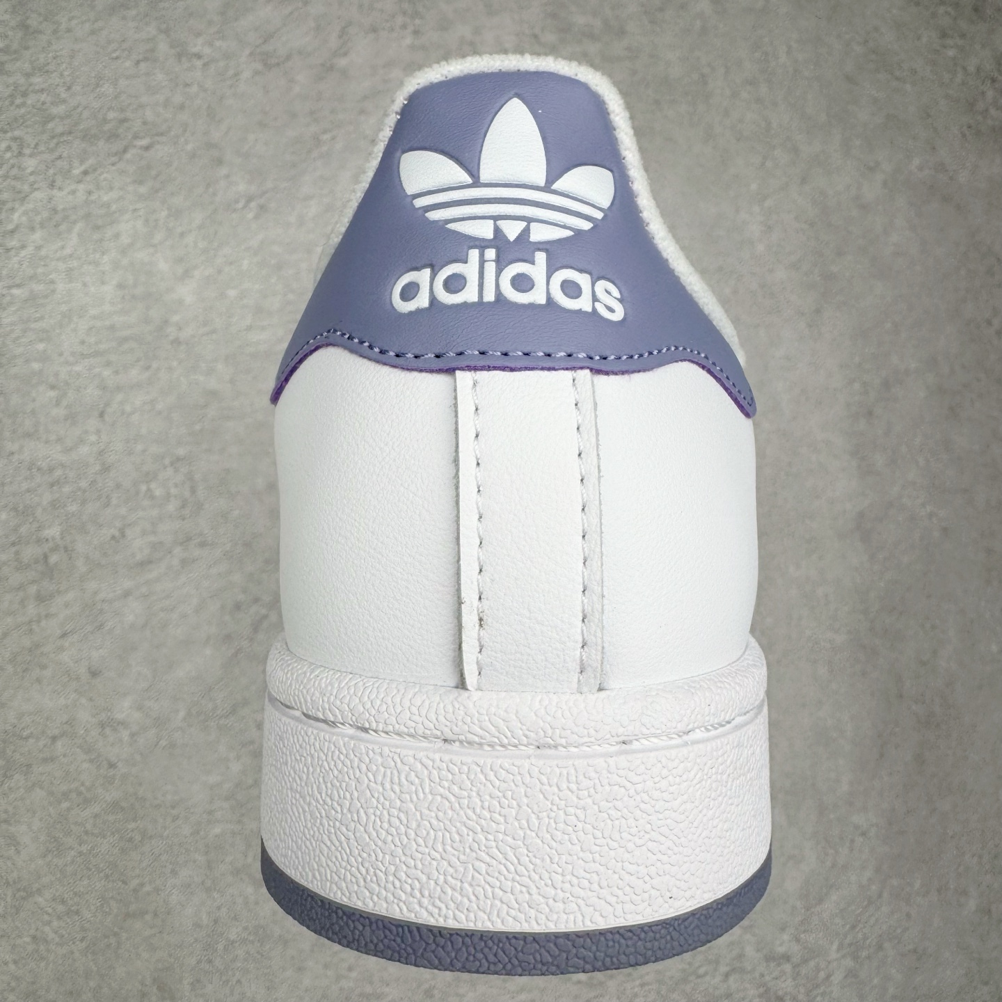 图片[8]-＃XP纯原套现福利 AD Originals Superstar 经典复古贝壳头板鞋 JS1373 诞生于1969年 是第一双将全皮面鞋 身与橡胶鞋头结合在一起的低帮篮球鞋 Superstar最开始 是作为高帮篮球鞋Pro Model的低帮版本而出现的 但因为其独特和醒目的橡胶鞋头造型而让大家熟知 被大家形象地称为\\\”shelltoe\\\”贝壳头 在70年代的美国职业篮球场上 接近3/4的NBA球员都将这双Superstar作为场上用鞋 80年代之后 经过不断的改良和发展 Superstar逐渐成为横跨时装、音乐、街头文化、休闲和运动等各大领域的时尚潮鞋 尺码：36 36.5 37 38 38.5 39 40 40.5 41 42 42.5 43 44 44.5 45-选品中心