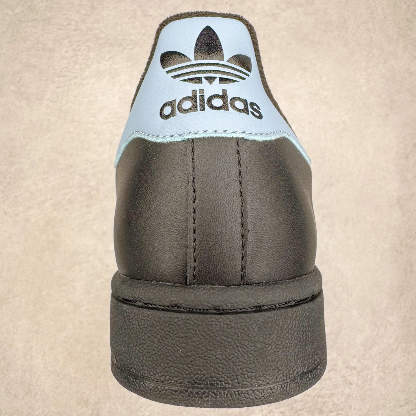 图片[8]-＃XP纯原套现福利 AD Originals Superstar 经典复古贝壳头板鞋 JS1338 诞生于1969年 是第一双将全皮面鞋 身与橡胶鞋头结合在一起的低帮篮球鞋 Superstar最开始 是作为高帮篮球鞋Pro Model的低帮版本而出现的 但因为其独特和醒目的橡胶鞋头造型而让大家熟知 被大家形象地称为\\\”shelltoe\\\”贝壳头 在70年代的美国职业篮球场上 接近3/4的NBA球员都将这双Superstar作为场上用鞋 80年代之后 经过不断的改良和发展 Superstar逐渐成为横跨时装、音乐、街头文化、休闲和运动等各大领域的时尚潮鞋 尺码：36 36.5 37 38 38.5 39 40 40.5 41 42 42.5 43 44 44.5 45-选品中心