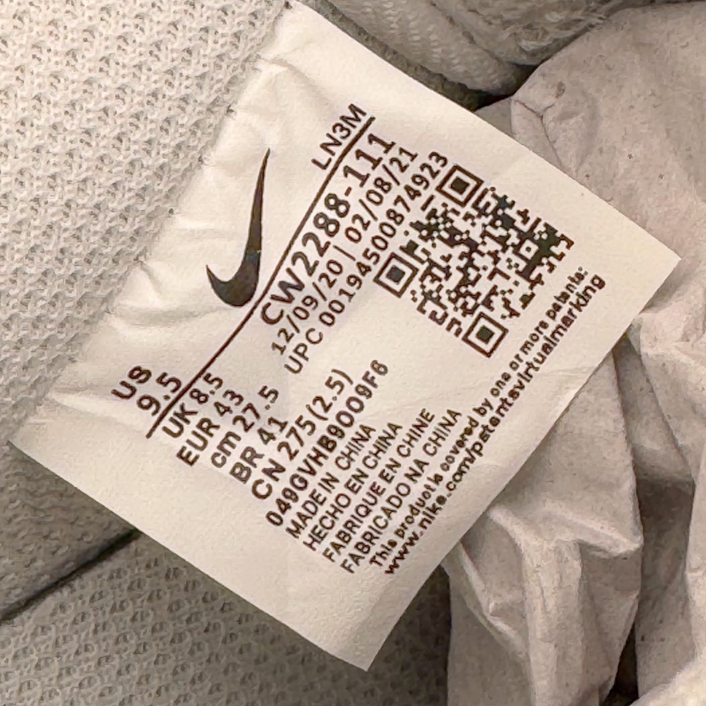 图片[12]-＃LZ NK Air Force 1 Low \’07 空军一号低帮经典板鞋 纯白 CW2288-111 同步官方2022全新版本 不规则波浪大底咬花 全鞋电脑针车 工整有序 视觉效果满分 原厂拉帮手法 标准四线 密度针距针孔大小控制到位 原装反口里网布海绵 正确卡色网眼大小 新版鞋撑改用纸团代替 原厂港宝加持完美还原灵魂版型 原盒原配从里到外百分百还原 原厂全头层原厂皮料 原标原盒 内置Sole气垫 中底白色背胶 中底划线 已经无限的接近公司 原厂楦头 原厂刺绣 后跟弧度修正 独家私模最大开发到47.5 尺码：35.5 36 36.5 37.5 38 38.5 39 40 40.5 41 42 42.5 43 44 44.5 45 46 47.5-选品中心