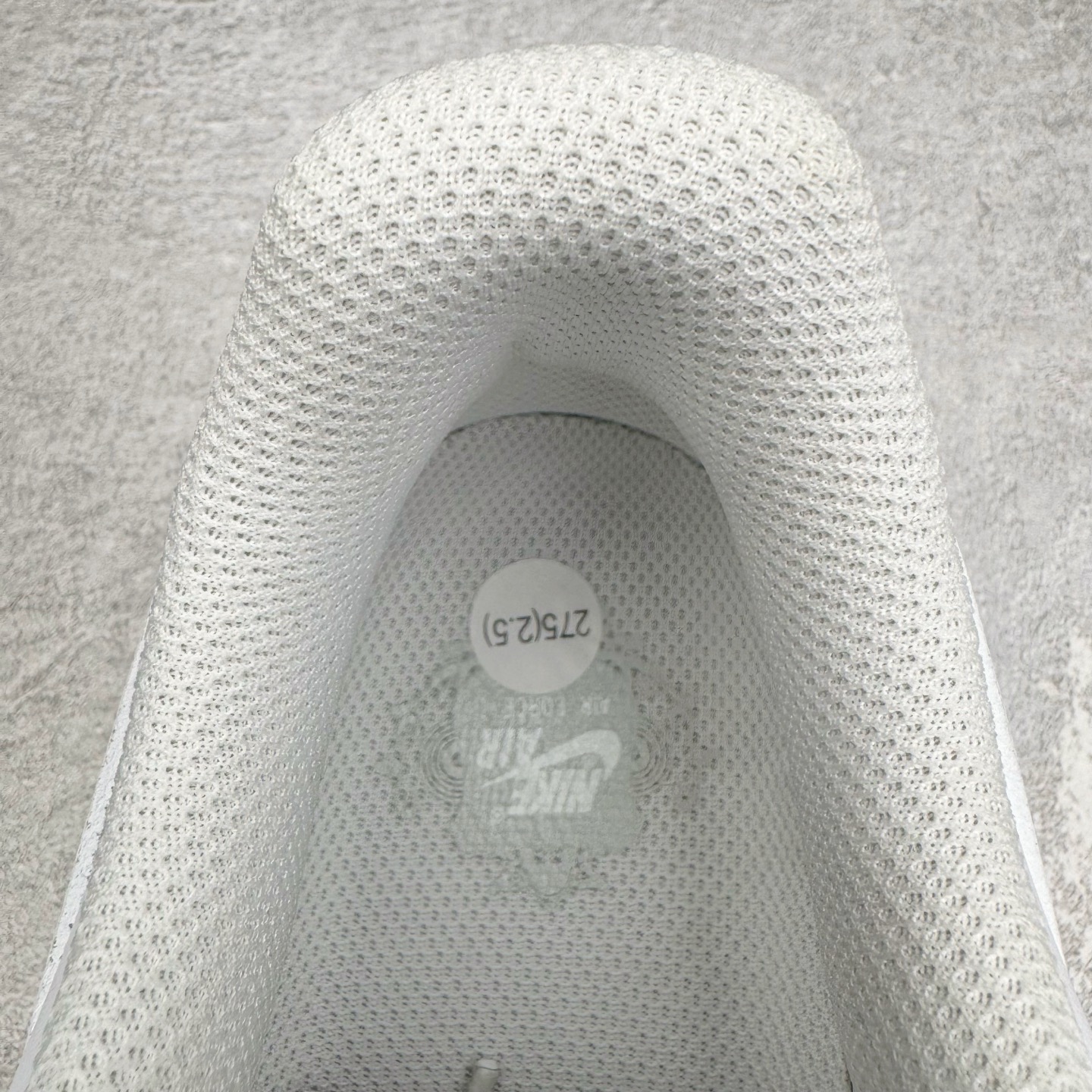 图片[14]-＃LZ NK Air Force 1 Low \’07 空军一号低帮经典板鞋 纯白 CW2288-111 同步官方2022全新版本 不规则波浪大底咬花 全鞋电脑针车 工整有序 视觉效果满分 原厂拉帮手法 标准四线 密度针距针孔大小控制到位 原装反口里网布海绵 正确卡色网眼大小 新版鞋撑改用纸团代替 原厂港宝加持完美还原灵魂版型 原盒原配从里到外百分百还原 原厂全头层原厂皮料 原标原盒 内置Sole气垫 中底白色背胶 中底划线 已经无限的接近公司 原厂楦头 原厂刺绣 后跟弧度修正 独家私模最大开发到47.5 尺码：35.5 36 36.5 37.5 38 38.5 39 40 40.5 41 42 42.5 43 44 44.5 45 46 47.5-选品中心