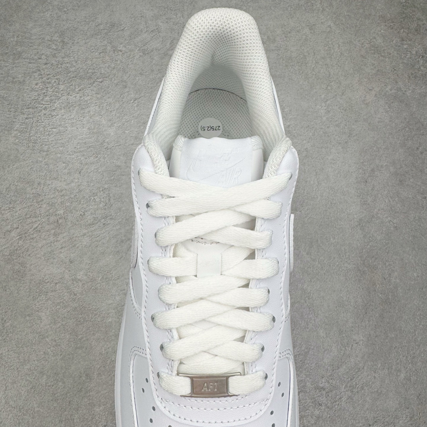 图片[5]-＃LZ NK Air Force 1 Low \’07 空军一号低帮经典板鞋 纯白 CW2288-111 同步官方2022全新版本 不规则波浪大底咬花 全鞋电脑针车 工整有序 视觉效果满分 原厂拉帮手法 标准四线 密度针距针孔大小控制到位 原装反口里网布海绵 正确卡色网眼大小 新版鞋撑改用纸团代替 原厂港宝加持完美还原灵魂版型 原盒原配从里到外百分百还原 原厂全头层原厂皮料 原标原盒 内置Sole气垫 中底白色背胶 中底划线 已经无限的接近公司 原厂楦头 原厂刺绣 后跟弧度修正 独家私模最大开发到47.5 尺码：35.5 36 36.5 37.5 38 38.5 39 40 40.5 41 42 42.5 43 44 44.5 45 46 47.5-选品中心