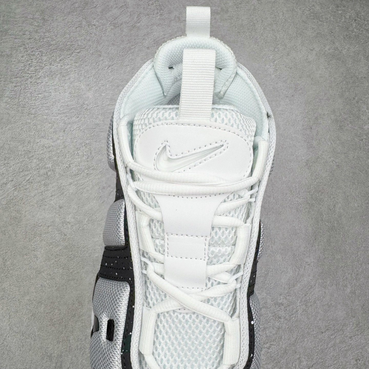 图片[5]-＃CK纯原 NK Air More Uptempo ’96 OG 皮蓬大AIR复古篮球鞋 星空之下 FZ3055-100 以流行于街头的涂鸦文化为设计灵感 整体的设计风格夸张而充满魅力 厚实而充满质感的皮质鞋面两侧印刻了一对巨大的字母“AIR”独特炫酷的外观惊艳无比 尺码：36 36.5 37.5 38 38.5 39 40 40.5 41 42 42.5 43 44 44.5 45 46-选品中心