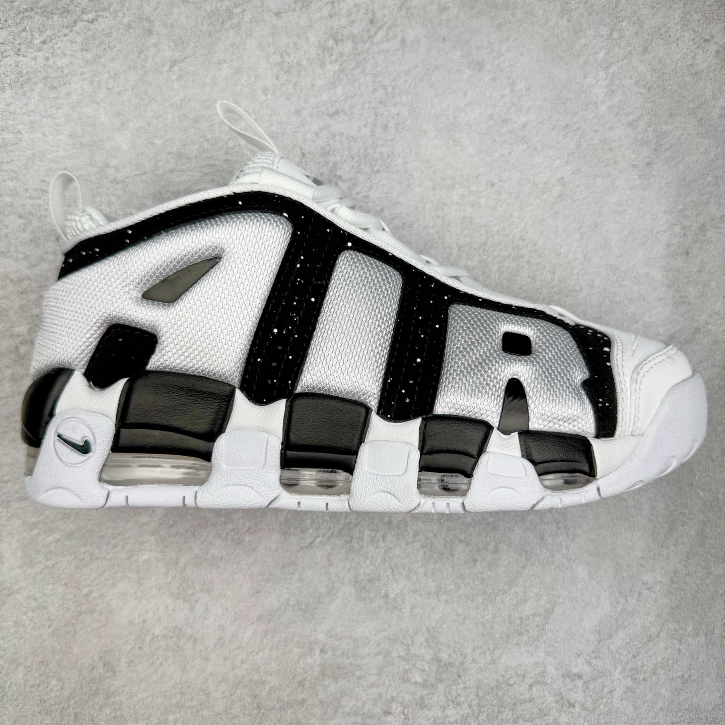 ＃CK纯原 NK Air More Uptempo ’96 OG 皮蓬大AIR复古篮球鞋 星空之下 FZ3055-100 以流行于街头的涂鸦文化为设计灵感 整体的设计风格夸张而充满魅力 厚实而充满质感的皮质鞋面两侧印刻了一对巨大的字母“AIR”独特炫酷的外观惊艳无比 尺码：36 36.5 37.5 38 38.5 39 40 40.5 41 42 42.5 43 44 44.5 45 46-选品中心