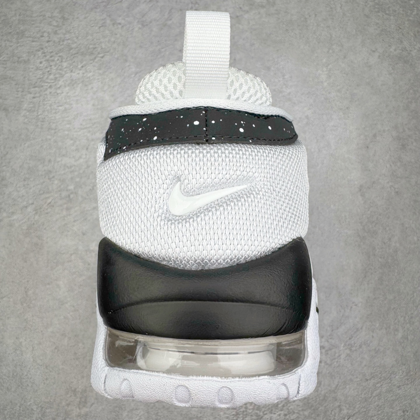 图片[8]-＃CK纯原 NK Air More Uptempo ’96 OG 皮蓬大AIR复古篮球鞋 星空之下 FZ3055-100 以流行于街头的涂鸦文化为设计灵感 整体的设计风格夸张而充满魅力 厚实而充满质感的皮质鞋面两侧印刻了一对巨大的字母“AIR”独特炫酷的外观惊艳无比 尺码：36 36.5 37.5 38 38.5 39 40 40.5 41 42 42.5 43 44 44.5 45 46-选品中心