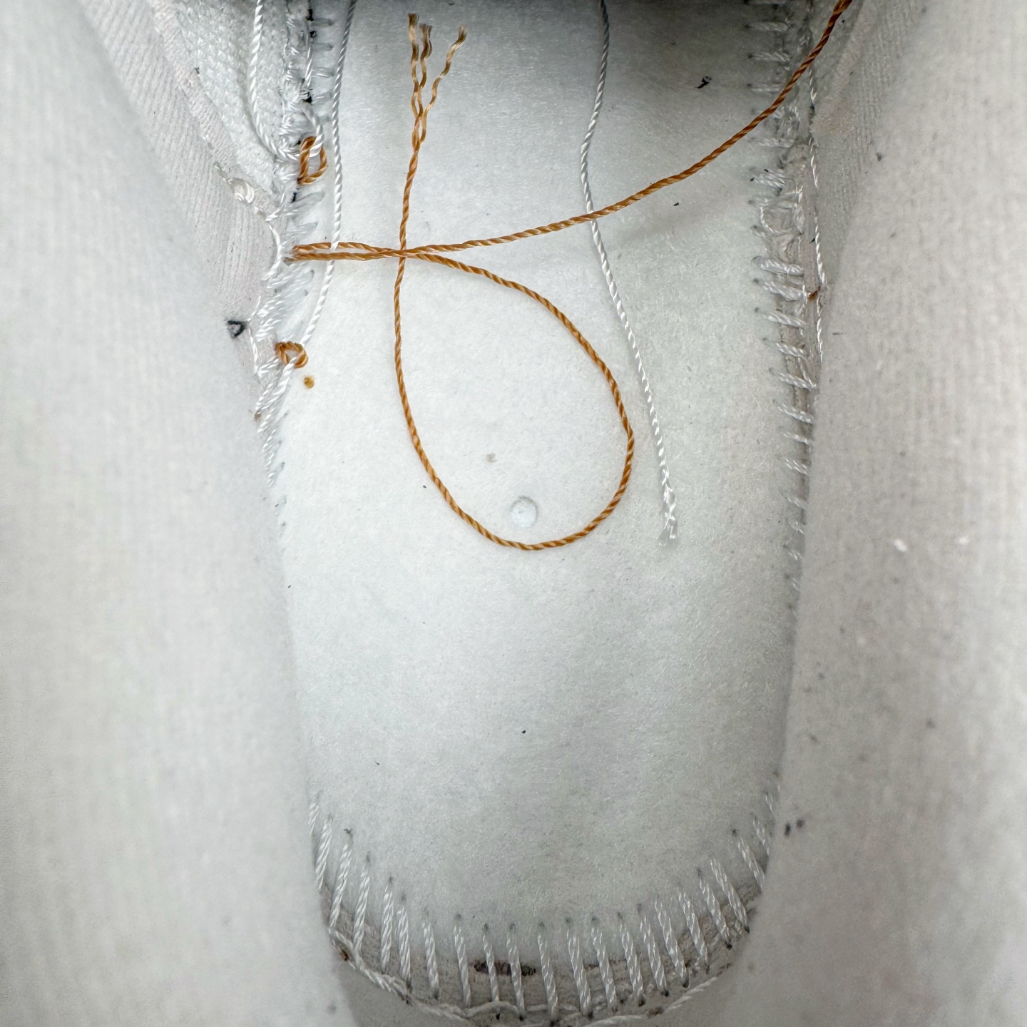 图片[12]-＃YC纯原 NK Dunk Low 豆柴咖啡 HQ3459-212 当咖啡香遇见柴犬萌，把咖啡馆的慵懒与俏皮穿进日常，米白鞋面似绵密奶泡，炭黑点缀如浓缩咖啡的深邃，酒红Swoosh划过鞋侧，宛如拉花时那一笔灵动的嫣红，棕色大底托起整体，如咖啡醇厚底蕴，越品越有味道。定制系列天花板 无原鞋不开发 全系列得物原鞋一比一校对开发 配色持续更新中 终端对接 优势输出 全套原厂楦头原纸板数据档案倾力打造 原汁原味莞产 极致还原 圈内最强针车工艺 高端零售指定版 广东原厂配套原盒原标 鞋盒分三个尺码段 原厂冲刀 超高清洁度 全鞋零毛边皮料切割 采用原厂百宏鞋带以及原厂百宏织唛舌标 内标可供原厂几率过验 进口原装条纹中底布 四线拉帮白色点胶 原厂拉帮手法遵循公司 原厂电绣 极致还原 尺码：36 36.5 37.5 38 38.5 39 40 40.5 41 42 42.5 43 44 44.5 45 46-选品中心