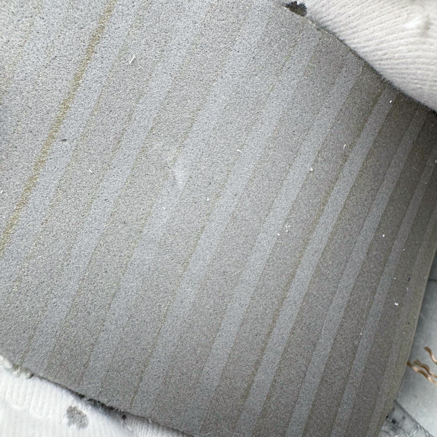 图片[13]-＃YC纯原 NK Dunk Low 豆柴咖啡 HQ3459-212 当咖啡香遇见柴犬萌，把咖啡馆的慵懒与俏皮穿进日常，米白鞋面似绵密奶泡，炭黑点缀如浓缩咖啡的深邃，酒红Swoosh划过鞋侧，宛如拉花时那一笔灵动的嫣红，棕色大底托起整体，如咖啡醇厚底蕴，越品越有味道。定制系列天花板 无原鞋不开发 全系列得物原鞋一比一校对开发 配色持续更新中 终端对接 优势输出 全套原厂楦头原纸板数据档案倾力打造 原汁原味莞产 极致还原 圈内最强针车工艺 高端零售指定版 广东原厂配套原盒原标 鞋盒分三个尺码段 原厂冲刀 超高清洁度 全鞋零毛边皮料切割 采用原厂百宏鞋带以及原厂百宏织唛舌标 内标可供原厂几率过验 进口原装条纹中底布 四线拉帮白色点胶 原厂拉帮手法遵循公司 原厂电绣 极致还原 尺码：36 36.5 37.5 38 38.5 39 40 40.5 41 42 42.5 43 44 44.5 45 46-选品中心