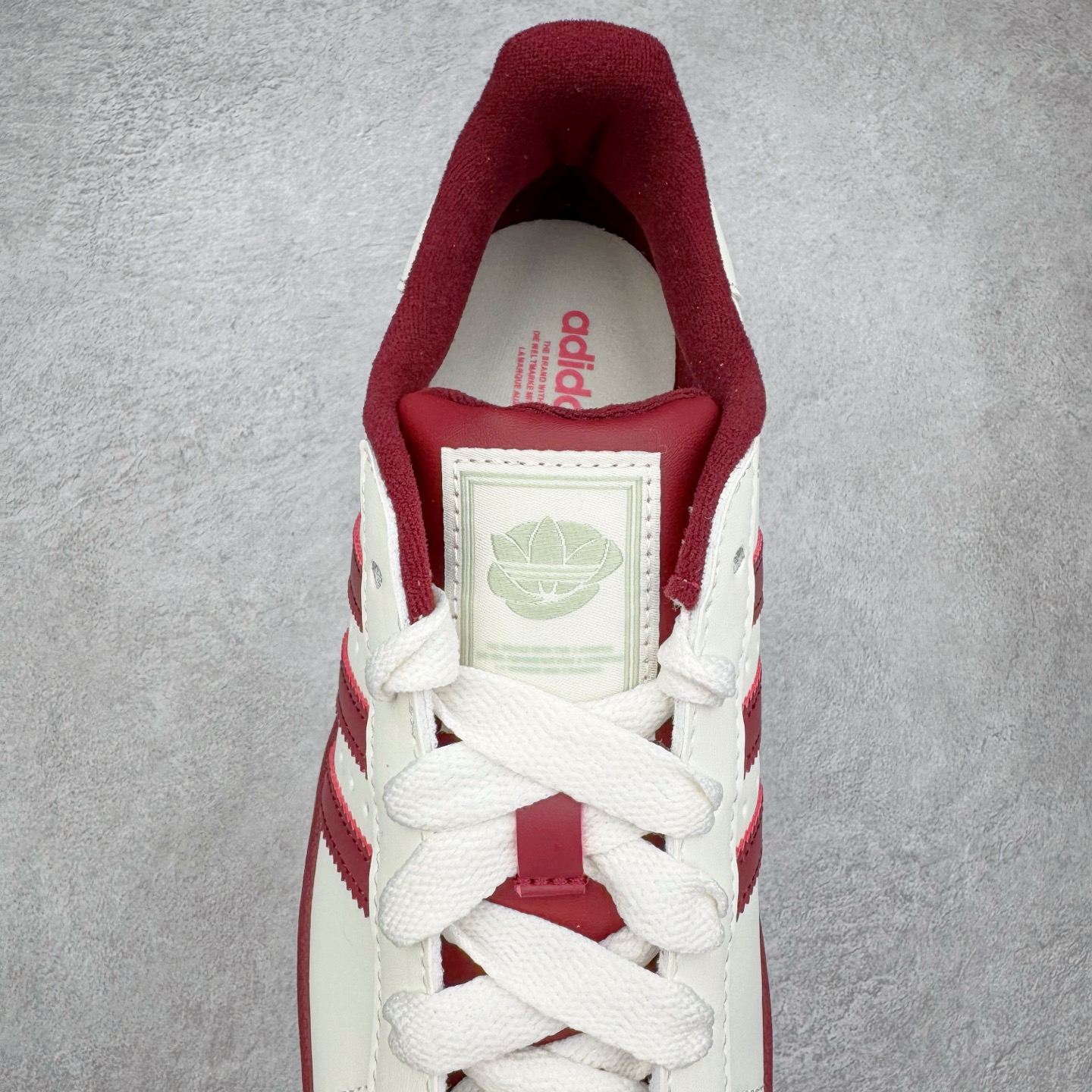 图片[5]-＃XP纯原套现福利 AD Originals Superstar 经典复古贝壳头板鞋 KJ6981 诞生于1969年 是第一双将全皮面鞋 身与橡胶鞋头结合在一起的低帮篮球鞋 Superstar最开始 是作为高帮篮球鞋Pro Model的低帮版本而出现的 但因为其独特和醒目的橡胶鞋头造型而让大家熟知 被大家形象地称为\\\”shelltoe\\\”贝壳头 在70年代的美国职业篮球场上 接近3/4的NBA球员都将这双Superstar作为场上用鞋 80年代之后 经过不断的改良和发展 Superstar逐渐成为横跨时装、音乐、街头文化、休闲和运动等各大领域的时尚潮鞋 尺码：36 36.5 37 38 38.5 39 40 40.5 41 42 42.5 43 44 44.5 45-选品中心