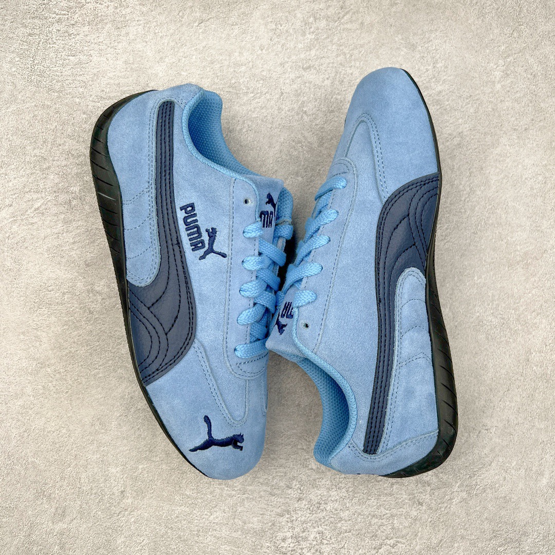 图片[3]-＃TG特价福利 PUMA Speedca OG 彪马极速赛车系列低帮德训风拼接复古百搭休闲运动赛车鞋 鞋款从80、90年代赛车手所穿的防火赛车鞋为原型，鞋身线条模仿了赛车的流线廓形，体现了空气动力学原理的结构。简约流畅的外观，恰好又和贯穿其中的Formstrip Logo融合恰到好处，视觉上细节丰富且协调。本次Speedcat OG鞋款归来，最大看点自然式保留了窄版鞋型以及薄底构造。这两年各品牌鞋底越做越厚，Speedcat反其道而行之，上脚几乎无鞋底的效果带来耳目一新的视觉体验。鞋面依旧是以质感细腻的麂皮材质打造，并且大面积近乎全包裹的使用，复古味道也愈发浓烈。配色上更是将最原始的黑色和红色带回，向F1赛车队的标志性队服致敬。相信让各位一眼种草的更多是出挑的大红色，上脚即可瞬间点亮整体造型，在以球鞋为核心的OOTD中脱颖而出。而另一款黑色则是低调的万金油，彰显新潮个性的同时又不喧宾夺主，也是热爱简约系穿搭朋友的首选。 尺码：35.5 36 37 37.5 38 38.5 39 40 40.5 41 42 42.5 43 44 44.5 45-选品中心