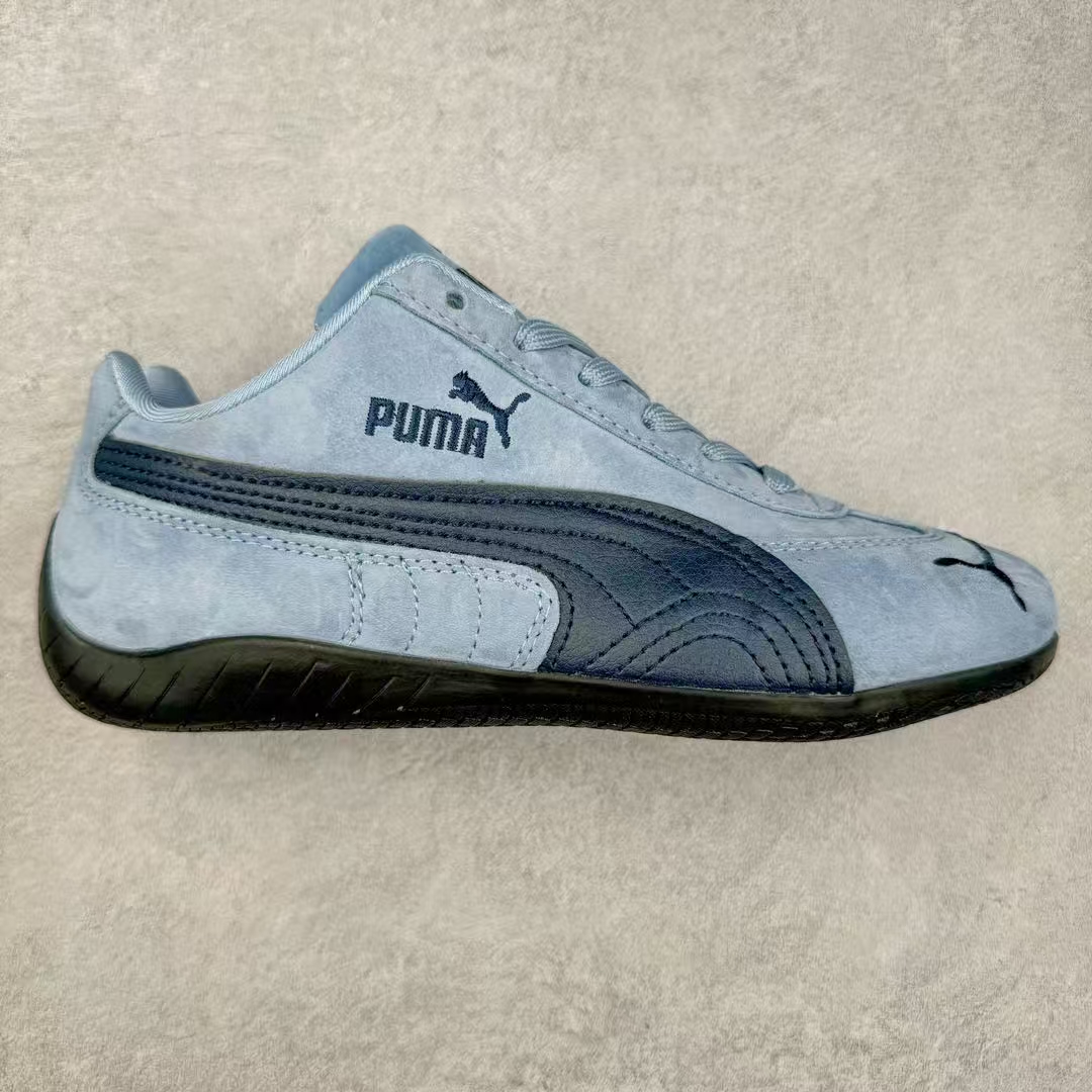 图片[9]-＃TG特价福利 PUMA Speedca OG 彪马极速赛车系列低帮德训风拼接复古百搭休闲运动赛车鞋 鞋款从80、90年代赛车手所穿的防火赛车鞋为原型，鞋身线条模仿了赛车的流线廓形，体现了空气动力学原理的结构。简约流畅的外观，恰好又和贯穿其中的Formstrip Logo融合恰到好处，视觉上细节丰富且协调。本次Speedcat OG鞋款归来，最大看点自然式保留了窄版鞋型以及薄底构造。这两年各品牌鞋底越做越厚，Speedcat反其道而行之，上脚几乎无鞋底的效果带来耳目一新的视觉体验。鞋面依旧是以质感细腻的麂皮材质打造，并且大面积近乎全包裹的使用，复古味道也愈发浓烈。配色上更是将最原始的黑色和红色带回，向F1赛车队的标志性队服致敬。相信让各位一眼种草的更多是出挑的大红色，上脚即可瞬间点亮整体造型，在以球鞋为核心的OOTD中脱颖而出。而另一款黑色则是低调的万金油，彰显新潮个性的同时又不喧宾夺主，也是热爱简约系穿搭朋友的首选。 尺码：35.5 36 37 37.5 38 38.5 39 40 40.5 41 42 42.5 43 44 44.5 45-选品中心