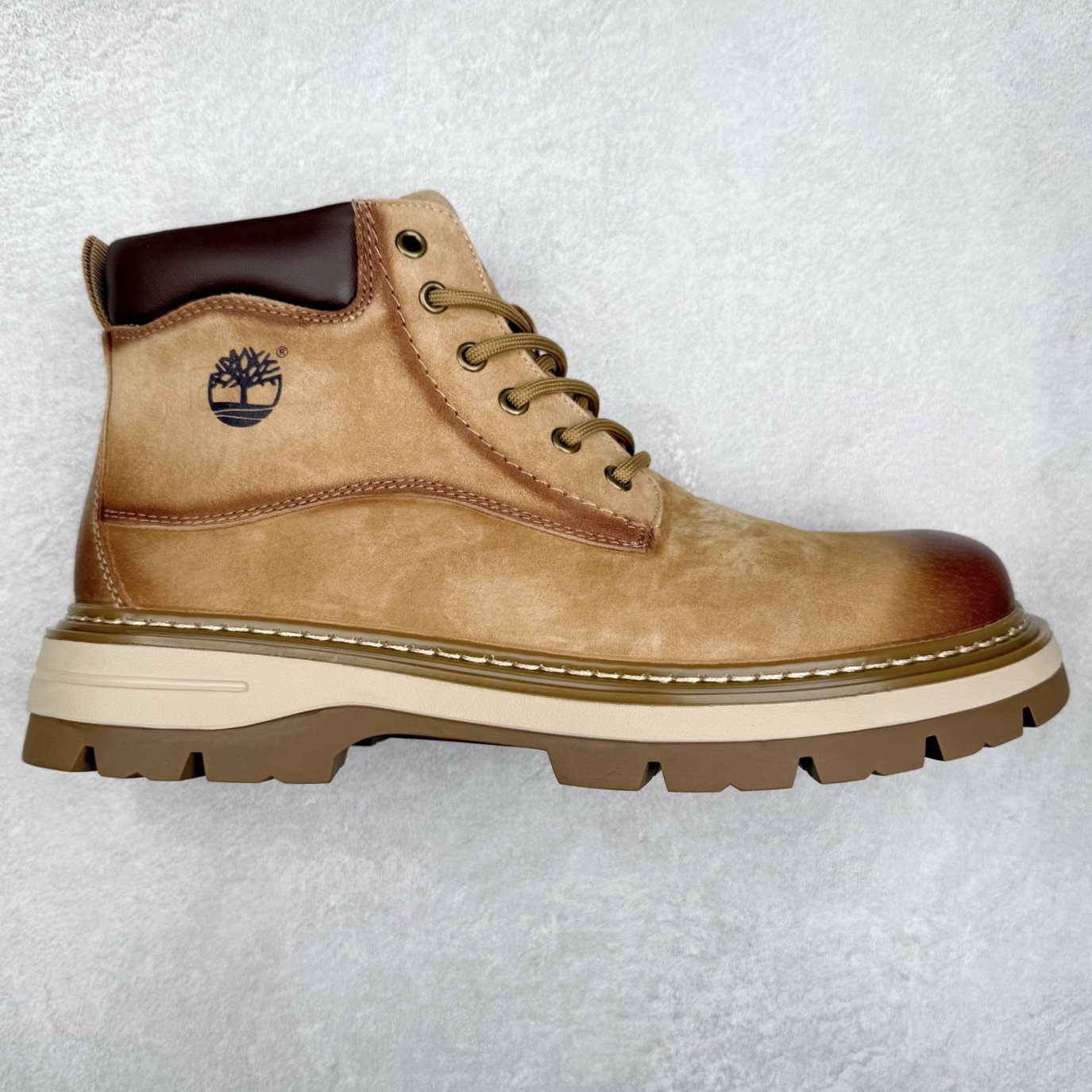 Timberland添柏岚/天伯伦户外中帮休闲大黄靴系列 广东大厂品质 原盒原包装 面料采用意大利🇮🇹顶级磨砂细纹牛皮 搭配防臭防腐真皮乳胶鞋垫 给您完美的穿着体验 质量考究耐穿 型男必备 专治不帅 高品质脚感一流 尺码：38 39 40 41 42 43 44（皮鞋码）-选品中心