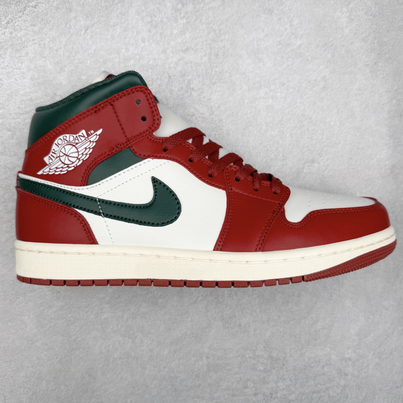 ＃K版 Air Jordan AJ1 Mid 中帮 黑橙扣碎 DQ8426-105 原厂内置全掌气垫 A模大底 头层小牛皮 鞋舌AJ原厂专用牛津布+AJ专用反口珍珠布+原厂无杂质高弹内里海棉 特殊封边弹力鞋带 全网唯一头层牛皮 原鞋开模 拒绝公底 购置公司同步原材料 原汁原味 忠于原版‼️尺码：36 36.5 37.5 38 38.5 39 40 40.5 41 42 42.5 43 44 44.5 45 46 47.5-选品中心
