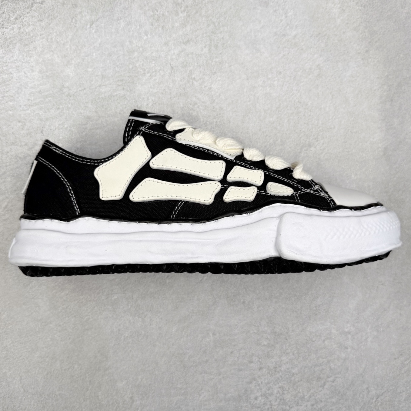 ＃原厂 MMY/Maison MIHARA YASUHIRO Wayne Original Sole Leather Low Sneaker贝壳头版变形溶解雪糕底低帮百搭休闲运动板鞋 余文乐挚爱单品 复古溶解风 日本概念时装设计师･三原康裕品牌广东原产 原楦原纸版开发楦型 全新开发双模一次发泡点位气孔EVA中底 底部嵌入组合RB橡胶耐磨大底 采用全粒面头层皮革鞋面材质 正确织麦及包装盒 清晰后跟电绣LOGO 注意区别普通版本‼️尺码：35-45 偏大一码-选品中心