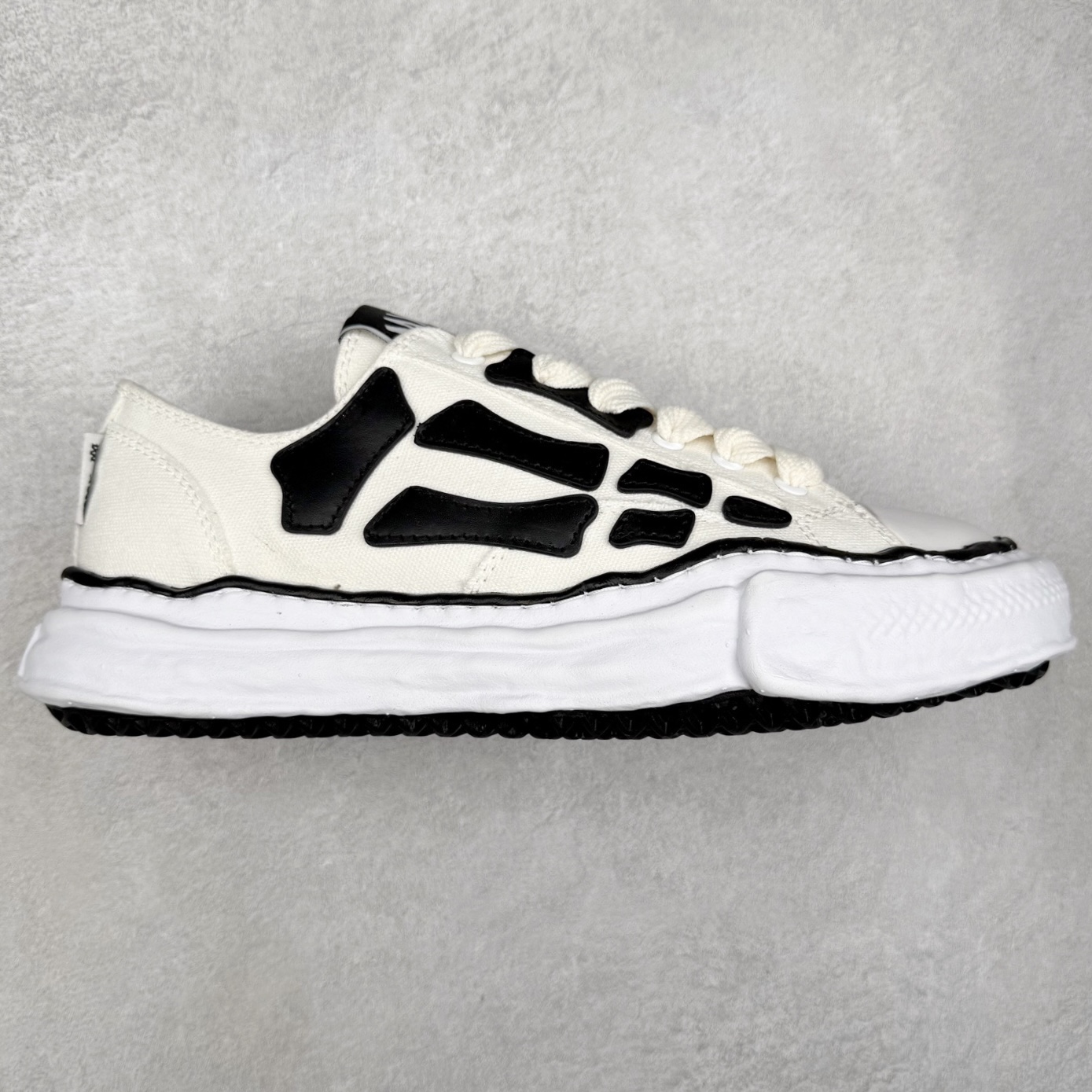 ＃原厂 MMY/Maison MIHARA YASUHIRO Wayne Original Sole Leather Low Sneaker贝壳头版变形溶解雪糕底低帮百搭休闲运动板鞋 余文乐挚爱单品 复古溶解风 日本概念时装设计师･三原康裕品牌广东原产 原楦原纸版开发楦型 全新开发双模一次发泡点位气孔EVA中底 底部嵌入组合RB橡胶耐磨大底 采用全粒面头层皮革鞋面材质 正确织麦及包装盒 清晰后跟电绣LOGO 注意区别普通版本‼️尺码：35-45 偏大一码-选品中心