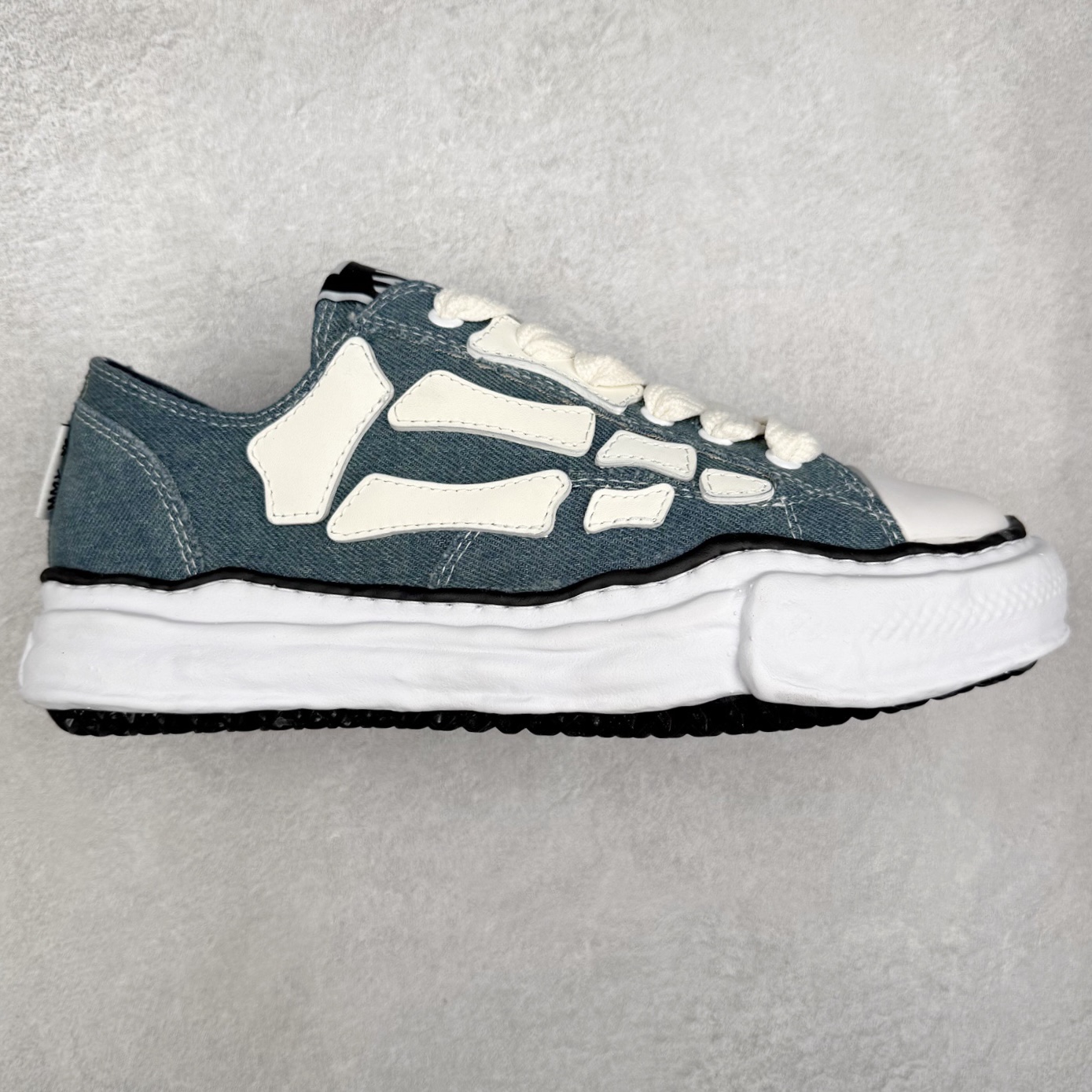 ＃原厂 MMY/Maison MIHARA YASUHIRO Wayne Original Sole Leather Low Sneaker贝壳头版变形溶解雪糕底低帮百搭休闲运动板鞋 余文乐挚爱单品 复古溶解风 日本概念时装设计师･三原康裕品牌广东原产 原楦原纸版开发楦型 全新开发双模一次发泡点位气孔EVA中底 底部嵌入组合RB橡胶耐磨大底 采用全粒面头层皮革鞋面材质 正确织麦及包装盒 清晰后跟电绣LOGO 注意区别普通版本‼️尺码：35-45 偏大一码-选品中心