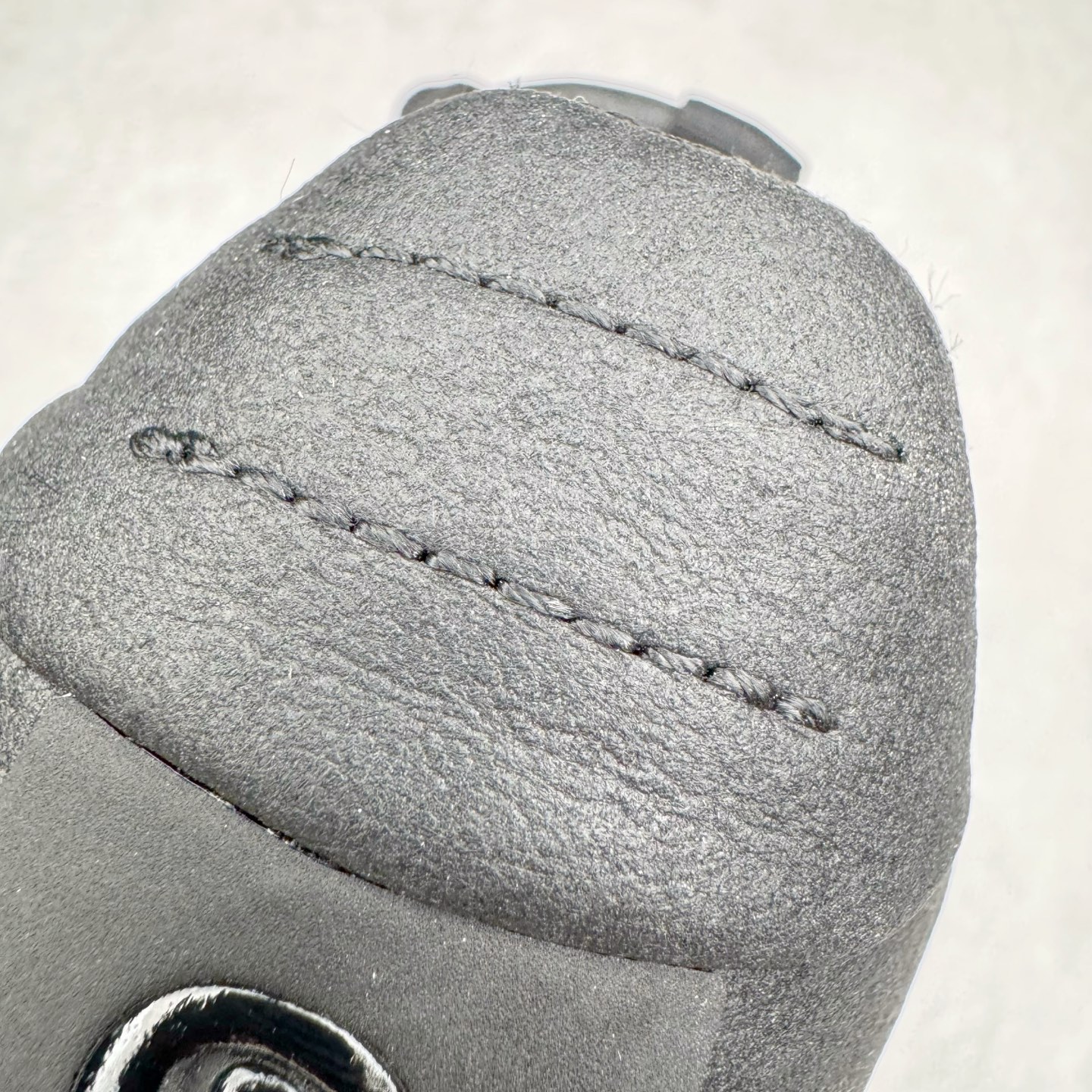 图片[16]-＃GD广顶 lululemon Cityverse 露露乐檬极简主义减震耐磨低帮生活休闲鞋 Cityverse将运动性能融入经典休闲鞋中，中底提供出色缓震，并贴合足部曲线，带来全天候的舒适感。鞋面采用两种材质拼接，且前半部分采用热熔压胶处理，无任何缝线，保留了鞋身整体性。模制泡沫的鞋垫带来上乘的脚感，在平日休闲穿着时不会磨脚，也能提供轻质软弹的效果。25年来，lululemon一直秉持“感受为先”的设计理念，并相信更好的感受带来更好的表现。此次男鞋的设计亦是如此。投入多年研究，针对男性在不同运动场景中的脚步形态设计了不同鞋履款式。同时，还进行了生物力学与形态学研究，为“他”带来更好的贴合度和感受。尺码：36 36.5 37.5 38 38.5 39 40 40.5 41 42 42.5 43 44 44.5 45-选品中心