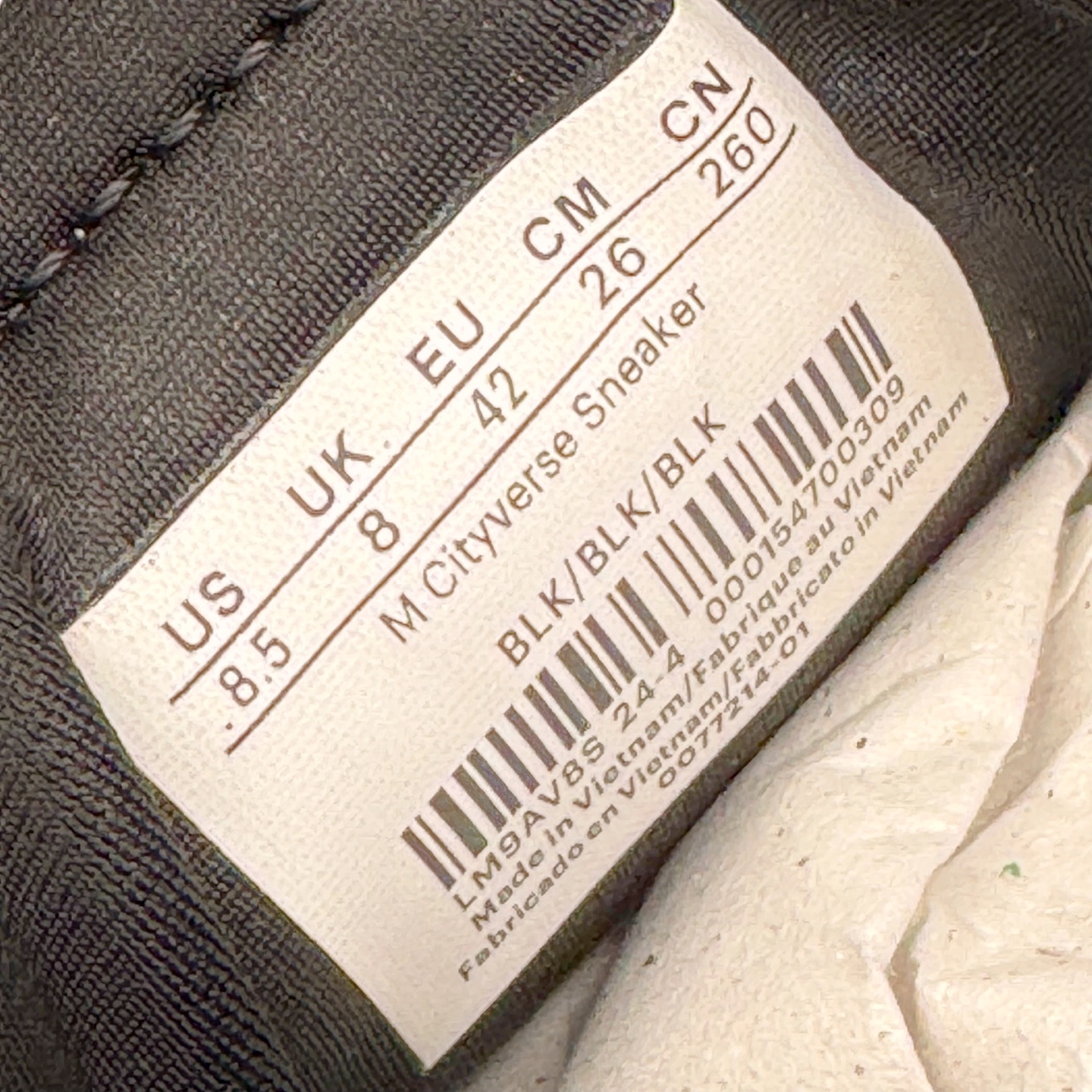 图片[12]-＃GD广顶 lululemon Cityverse 露露乐檬极简主义减震耐磨低帮生活休闲鞋 Cityverse将运动性能融入经典休闲鞋中，中底提供出色缓震，并贴合足部曲线，带来全天候的舒适感。鞋面采用两种材质拼接，且前半部分采用热熔压胶处理，无任何缝线，保留了鞋身整体性。模制泡沫的鞋垫带来上乘的脚感，在平日休闲穿着时不会磨脚，也能提供轻质软弹的效果。25年来，lululemon一直秉持“感受为先”的设计理念，并相信更好的感受带来更好的表现。此次男鞋的设计亦是如此。投入多年研究，针对男性在不同运动场景中的脚步形态设计了不同鞋履款式。同时，还进行了生物力学与形态学研究，为“他”带来更好的贴合度和感受。尺码：36 36.5 37.5 38 38.5 39 40 40.5 41 42 42.5 43 44 44.5 45-选品中心