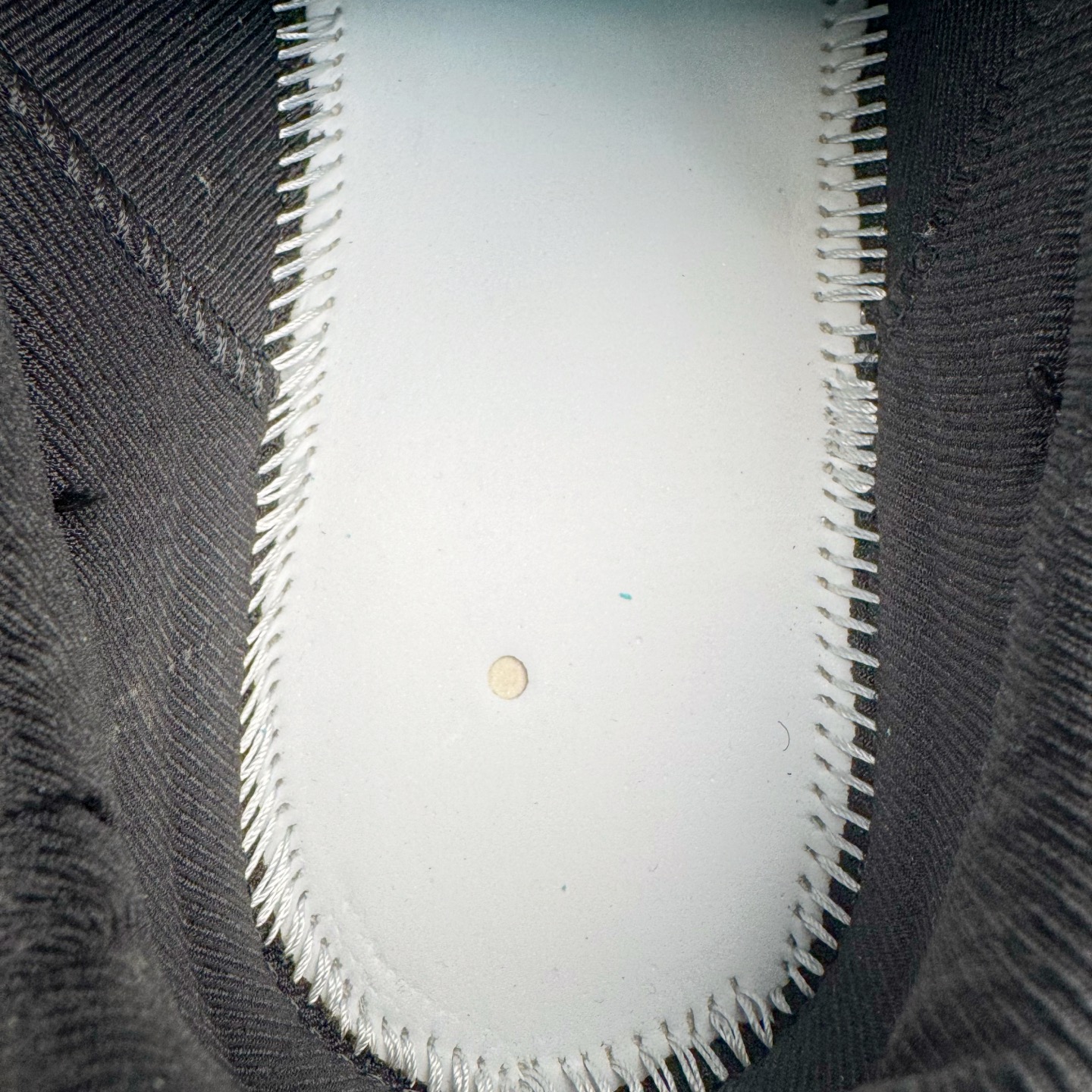 图片[11]-＃GD广顶 lululemon Cityverse 露露乐檬极简主义减震耐磨低帮生活休闲鞋 Cityverse将运动性能融入经典休闲鞋中，中底提供出色缓震，并贴合足部曲线，带来全天候的舒适感。鞋面采用两种材质拼接，且前半部分采用热熔压胶处理，无任何缝线，保留了鞋身整体性。模制泡沫的鞋垫带来上乘的脚感，在平日休闲穿着时不会磨脚，也能提供轻质软弹的效果。25年来，lululemon一直秉持“感受为先”的设计理念，并相信更好的感受带来更好的表现。此次男鞋的设计亦是如此。投入多年研究，针对男性在不同运动场景中的脚步形态设计了不同鞋履款式。同时，还进行了生物力学与形态学研究，为“他”带来更好的贴合度和感受。尺码：36 36.5 37.5 38 38.5 39 40 40.5 41 42 42.5 43 44 44.5 45-选品中心